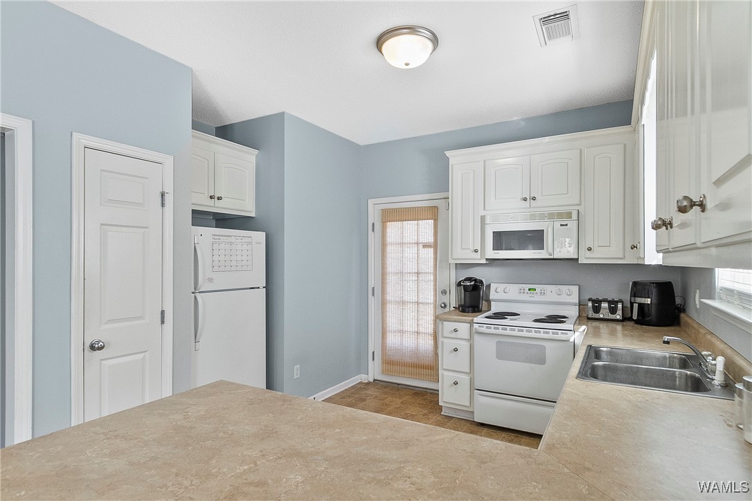 9712 Moonlight Drive