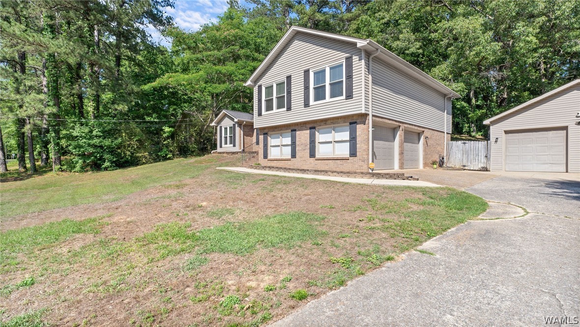 5605 Northwood Lake Drive E