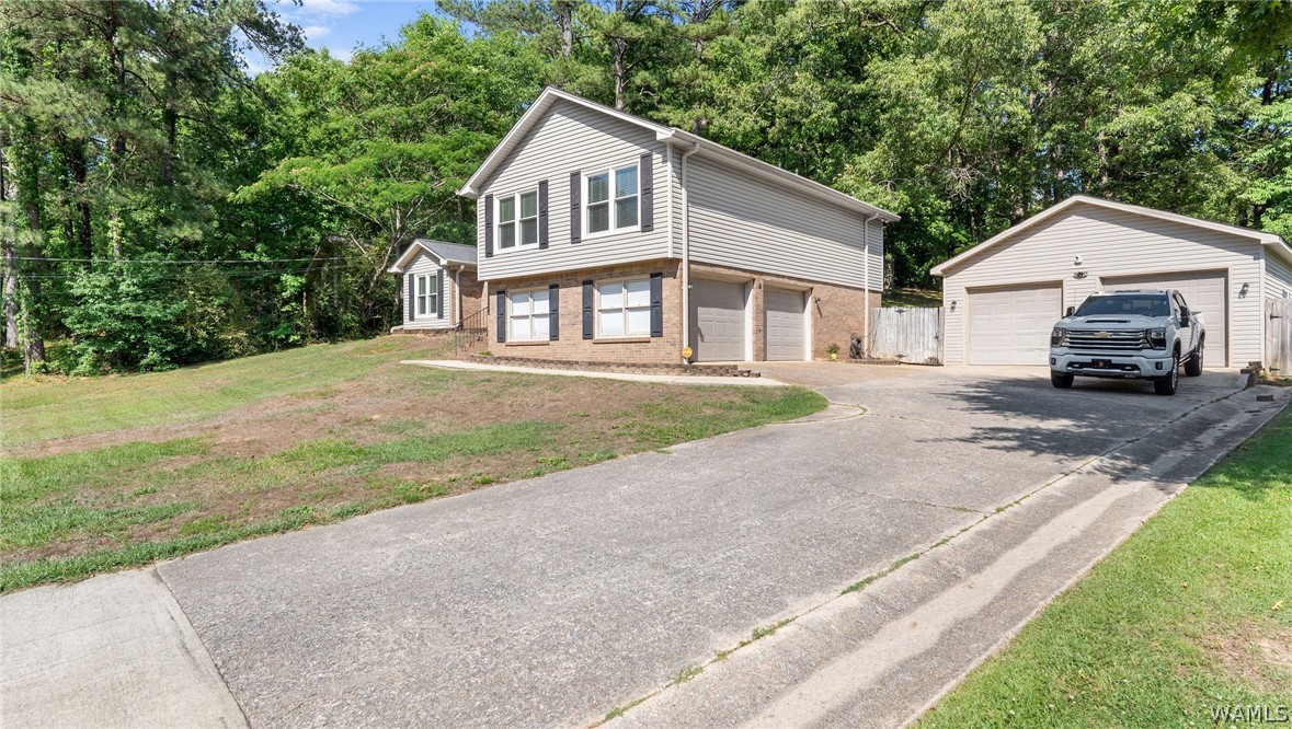5605 Northwood Lake Drive E