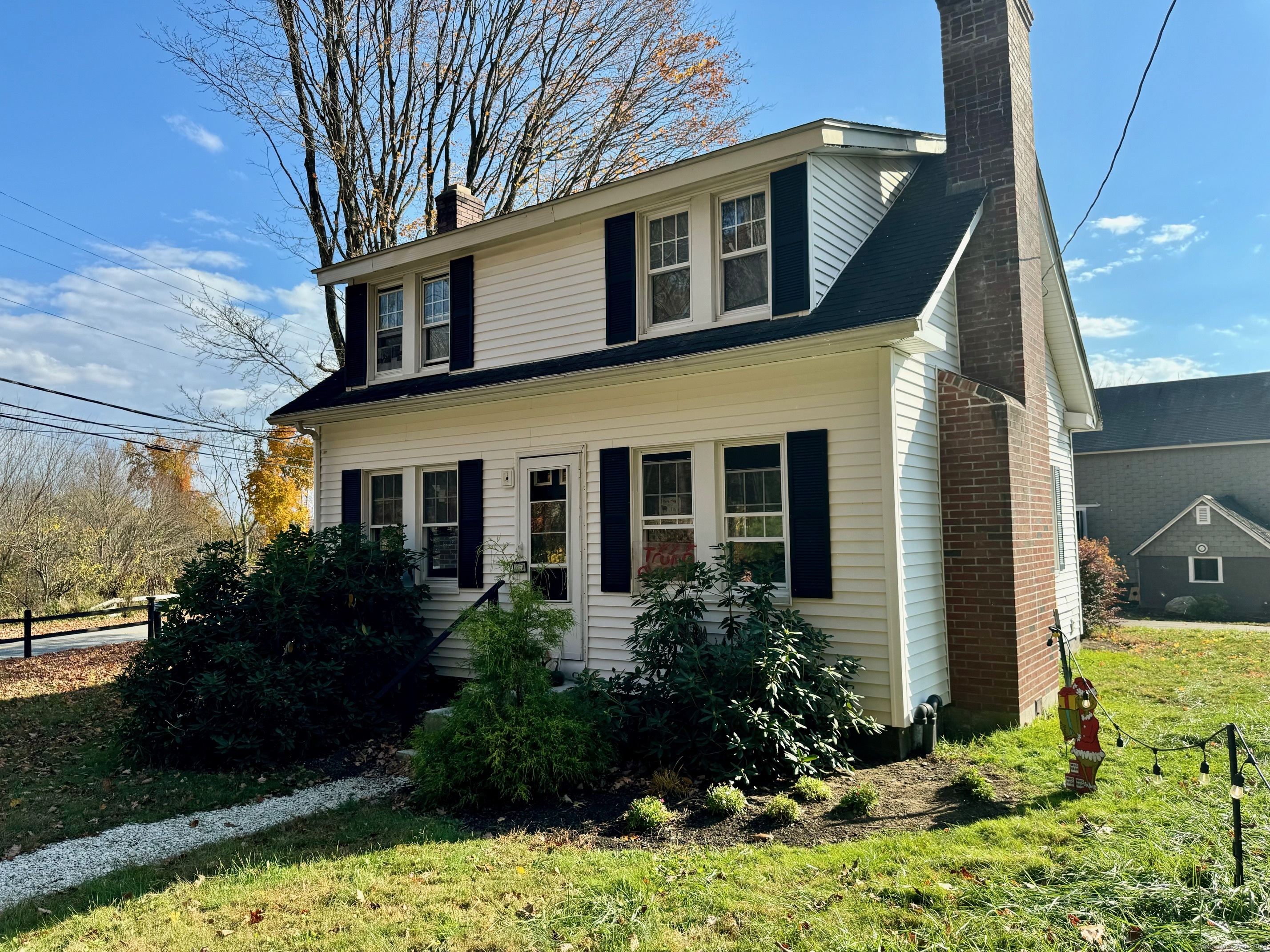 589 Old Hartford Road