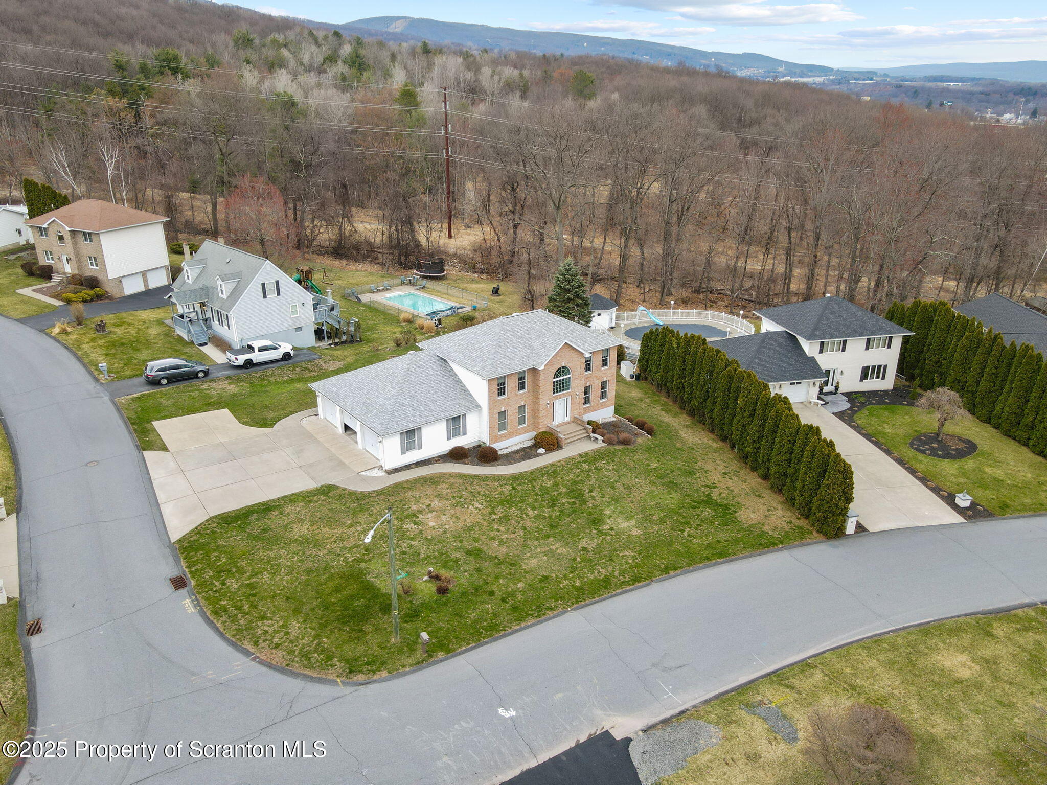 18 Oakwood Dr Drive