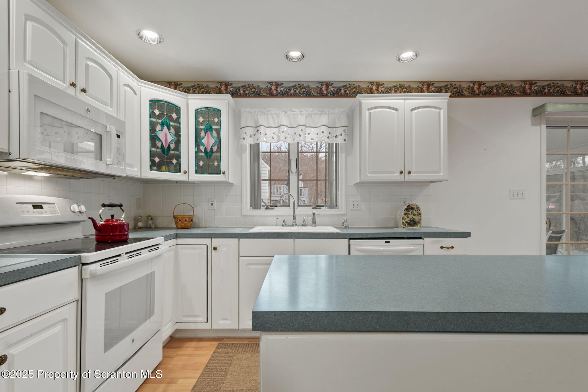 18 Oakwood Dr Drive