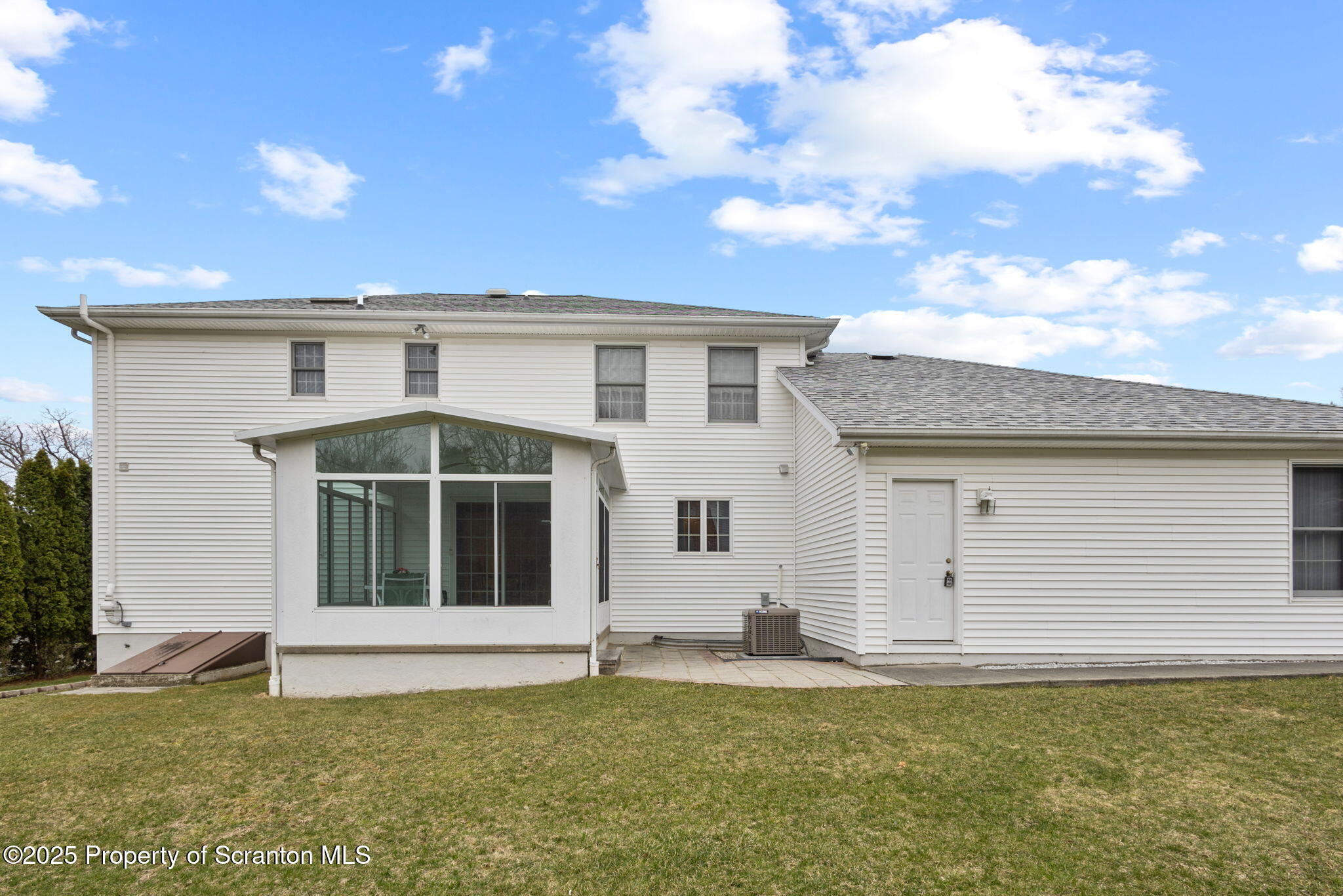 18 Oakwood Dr Drive