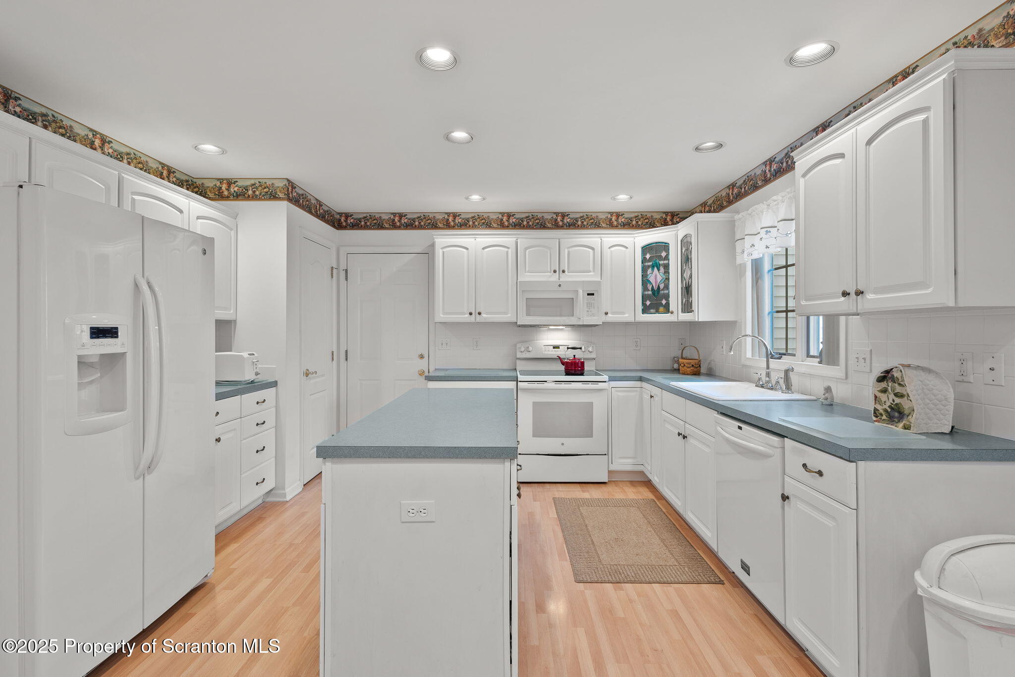 18 Oakwood Dr Drive