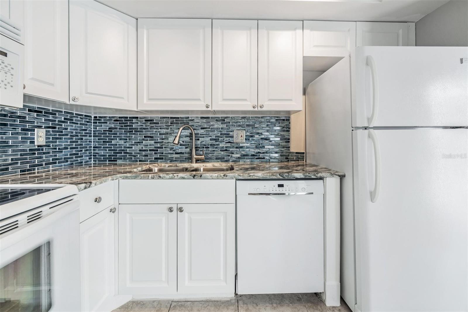 1182 ORANGE TREE CIR E #C