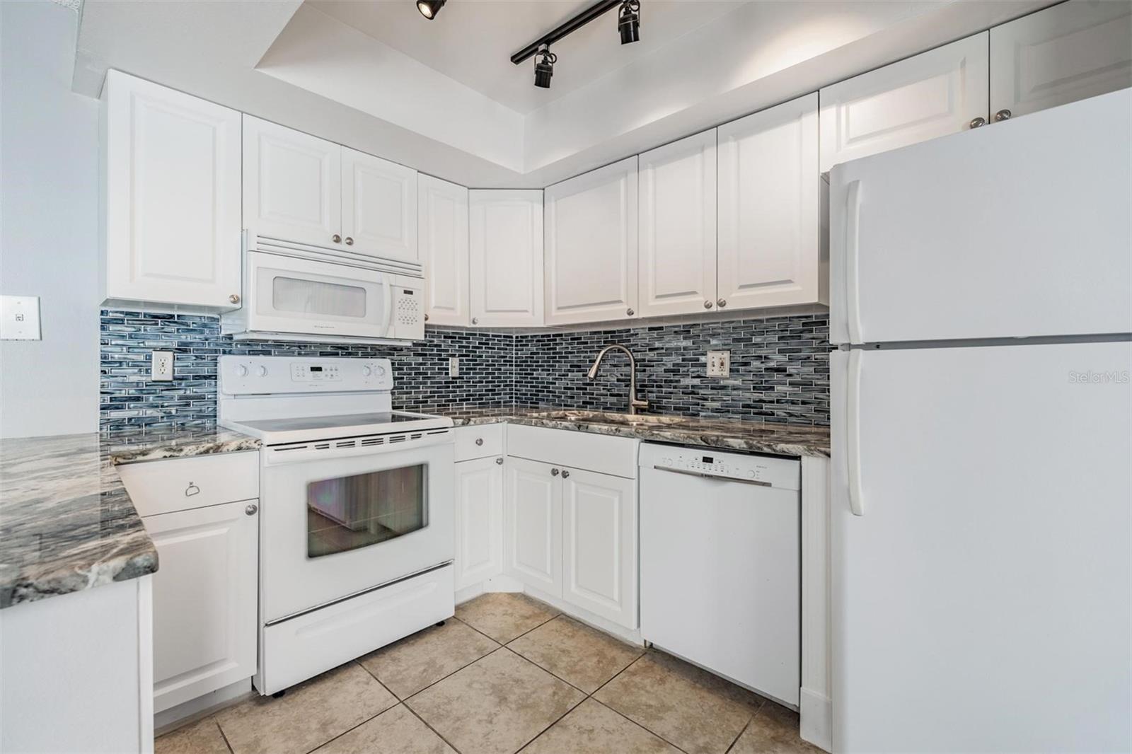 1182 ORANGE TREE CIR E #C