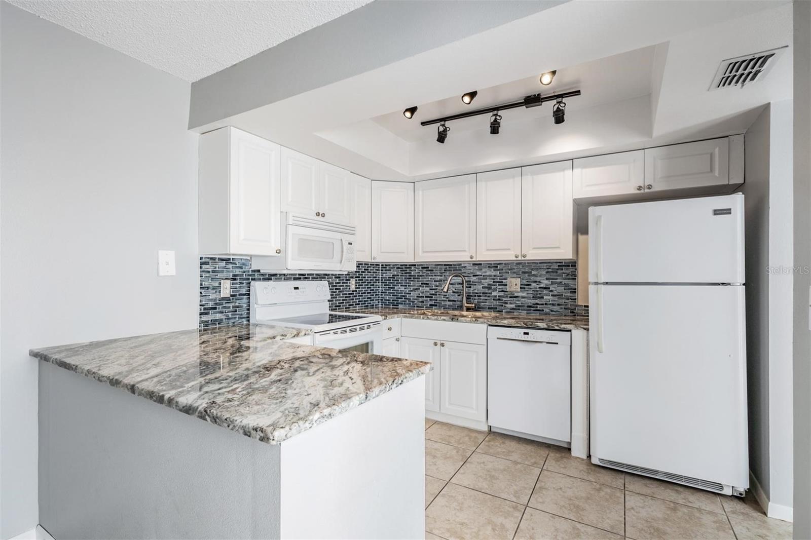 1182 ORANGE TREE CIR E #C