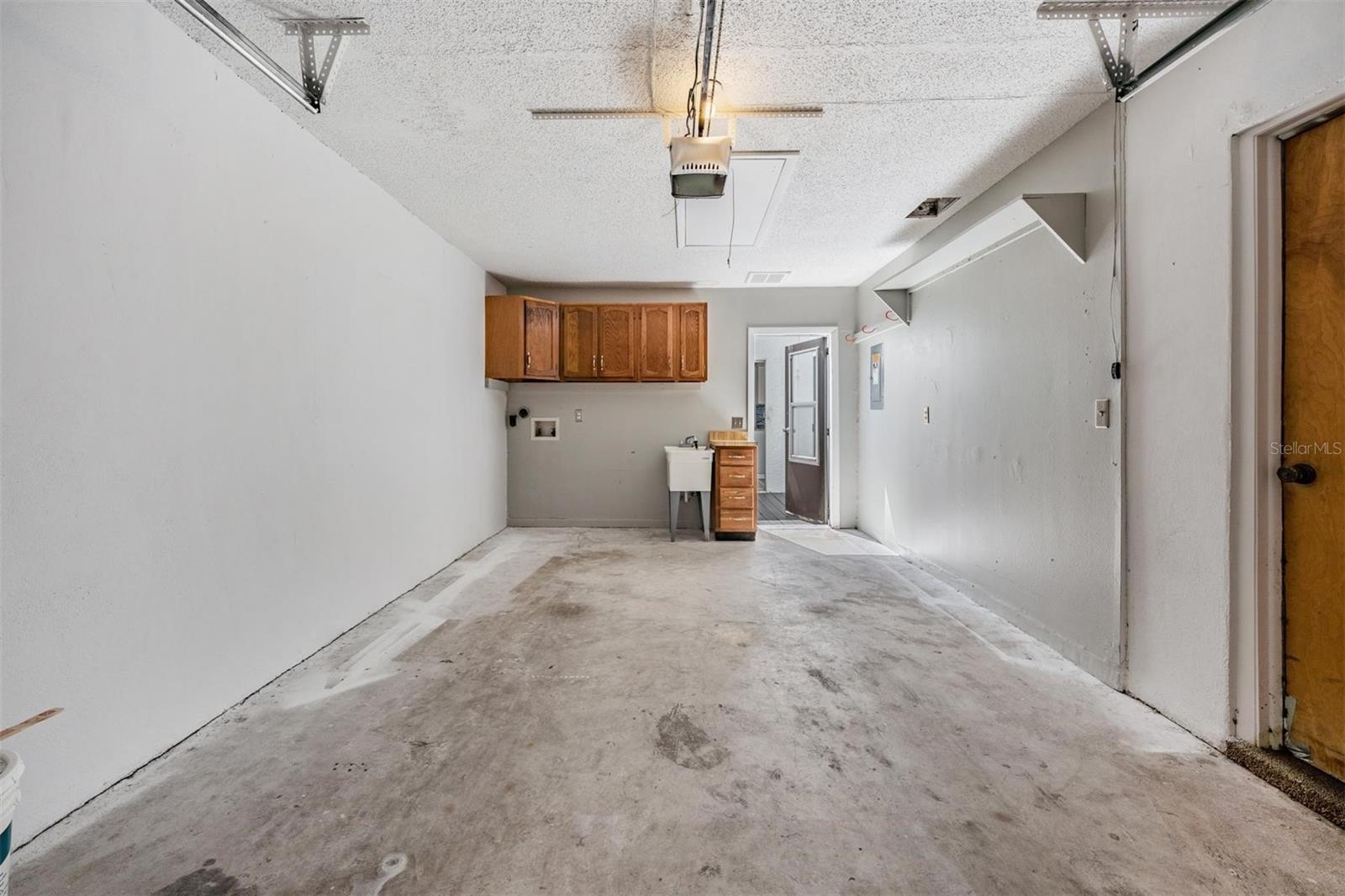 1182 ORANGE TREE CIR E #C