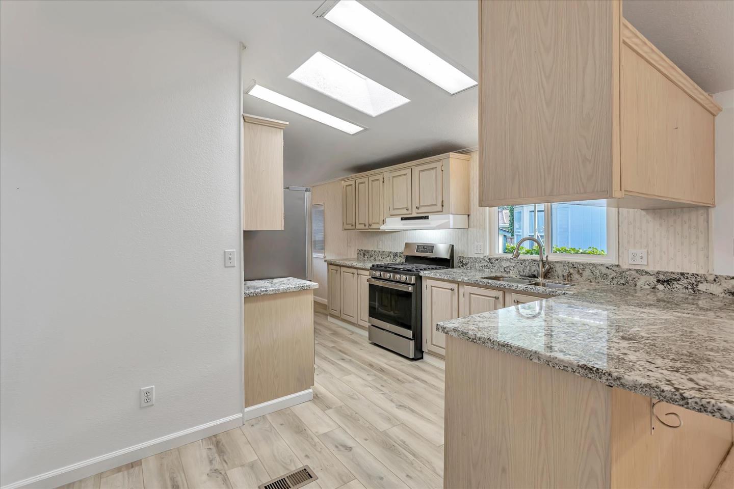 1085 Tasman DR 636