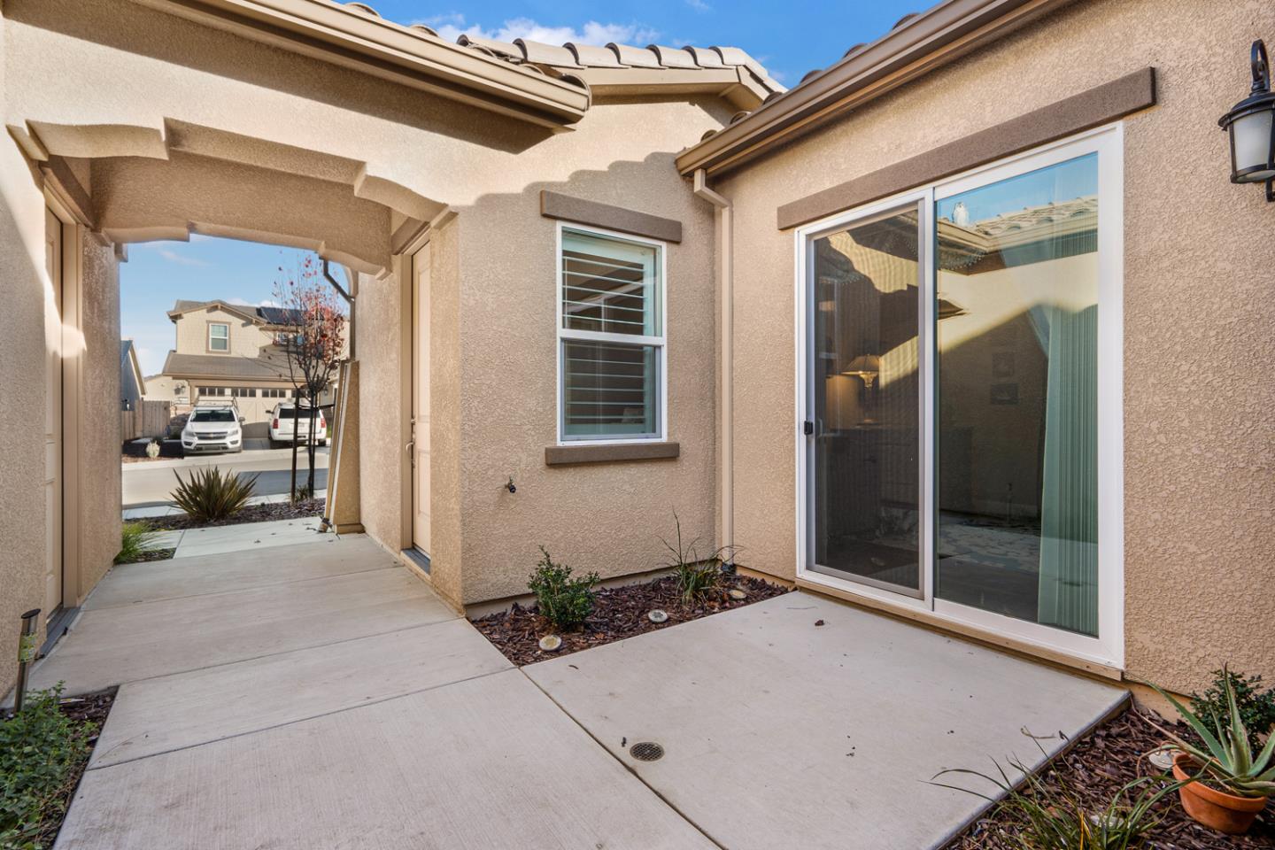 1366 Wildrose DR
