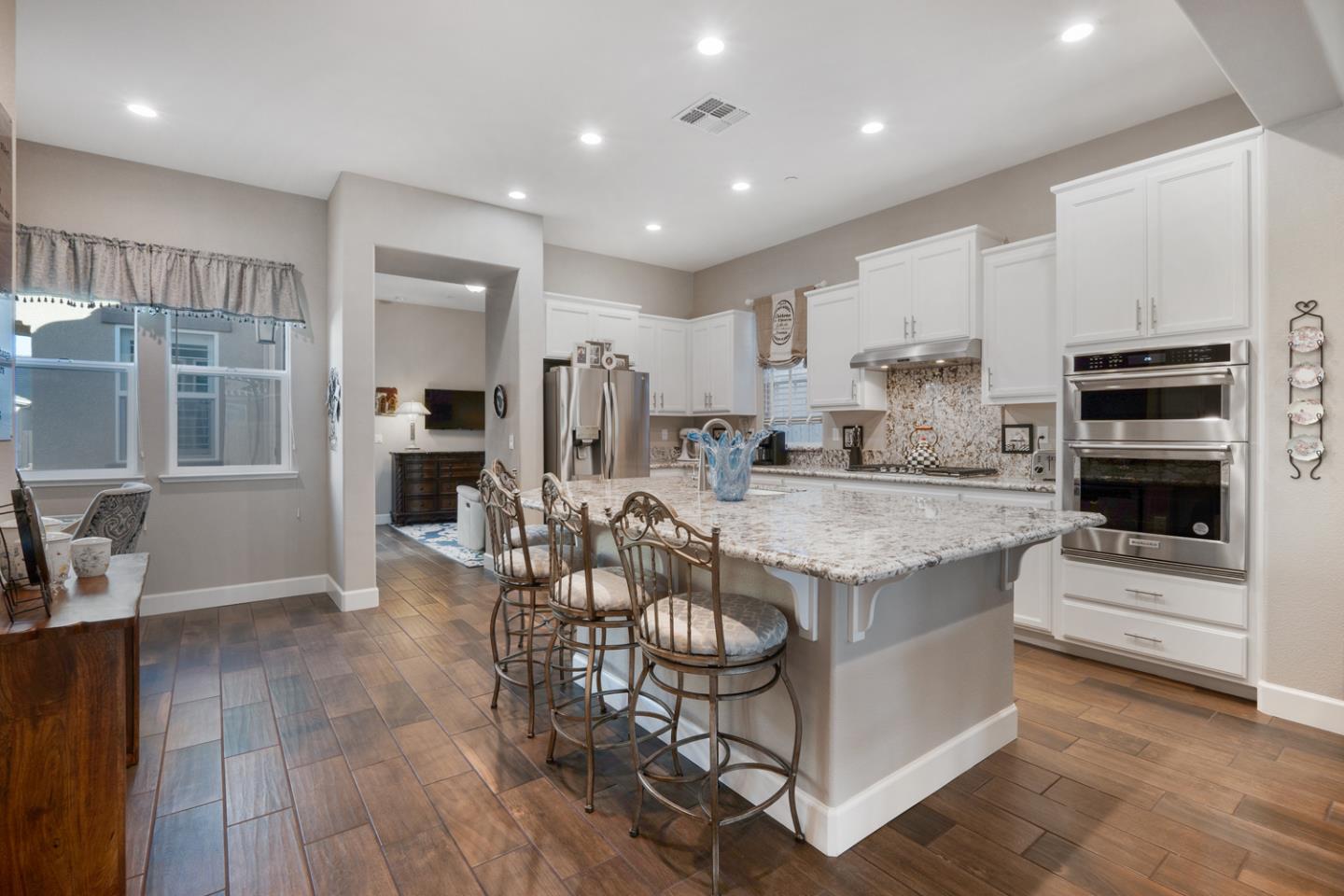 1366 Wildrose DR