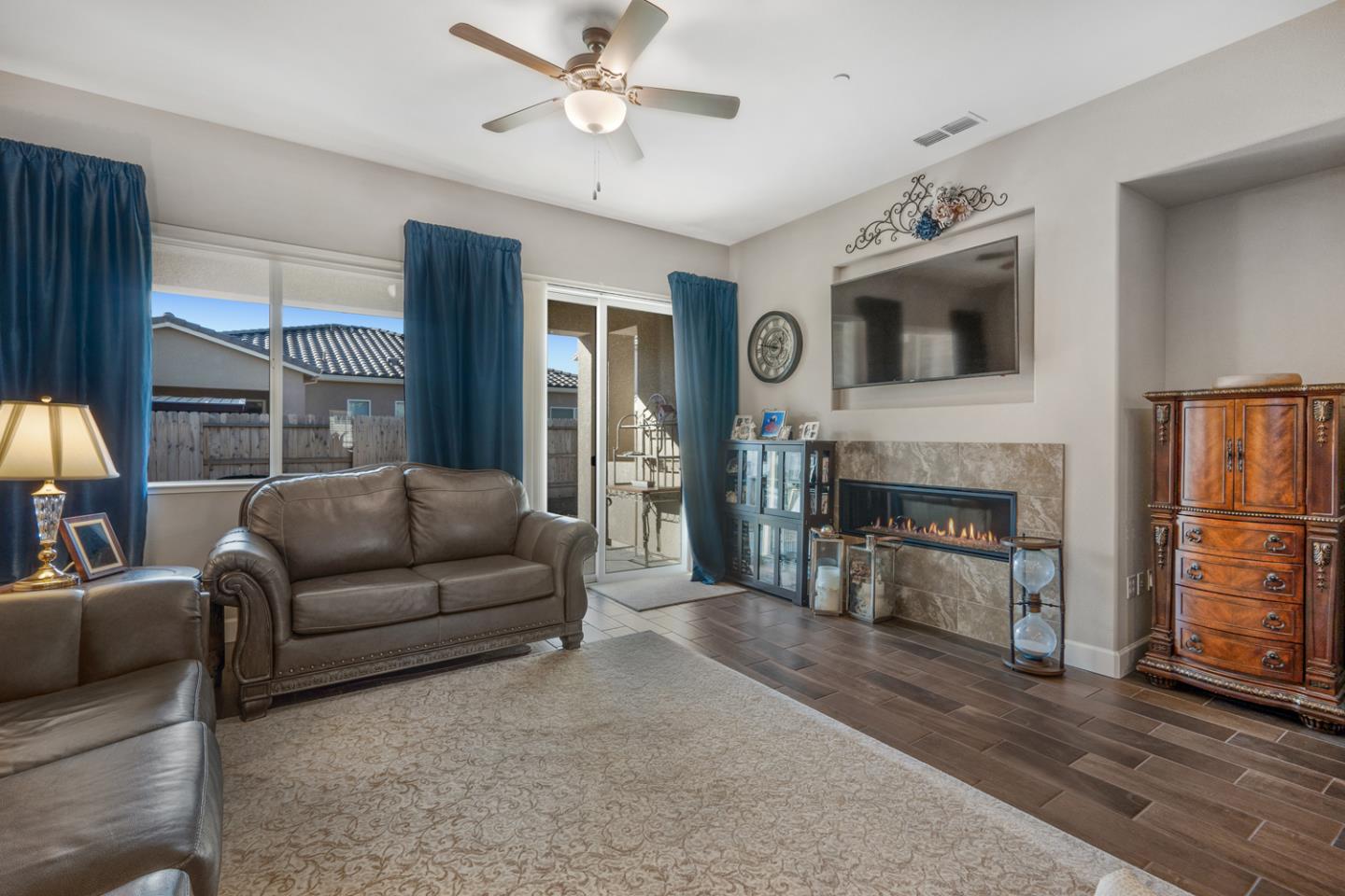 1366 Wildrose DR