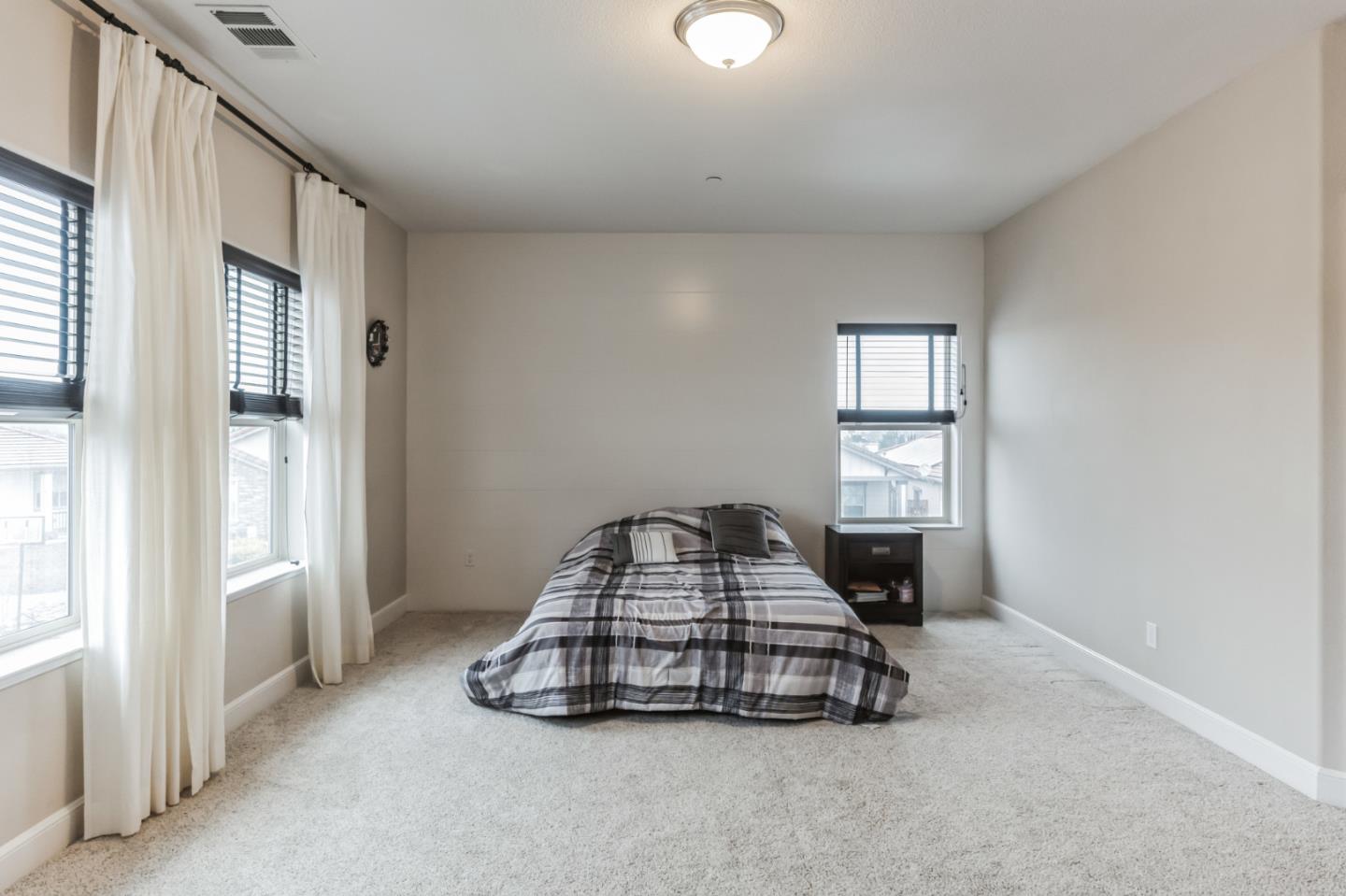 1471 Trinity CIR