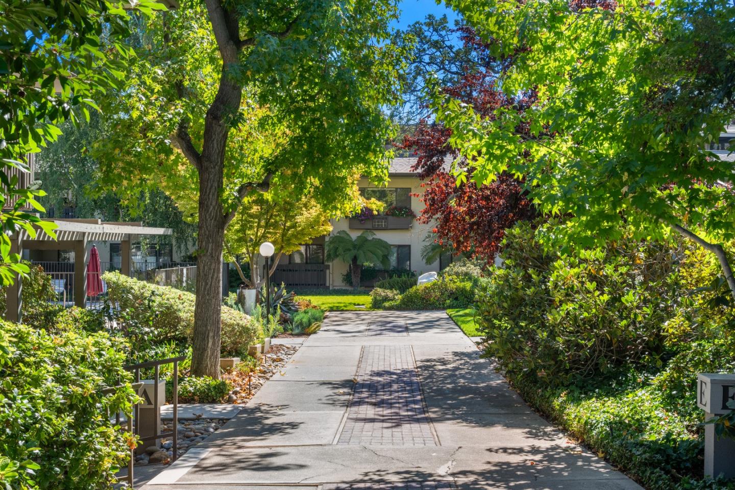 2140 Santa Cruz AVE A303