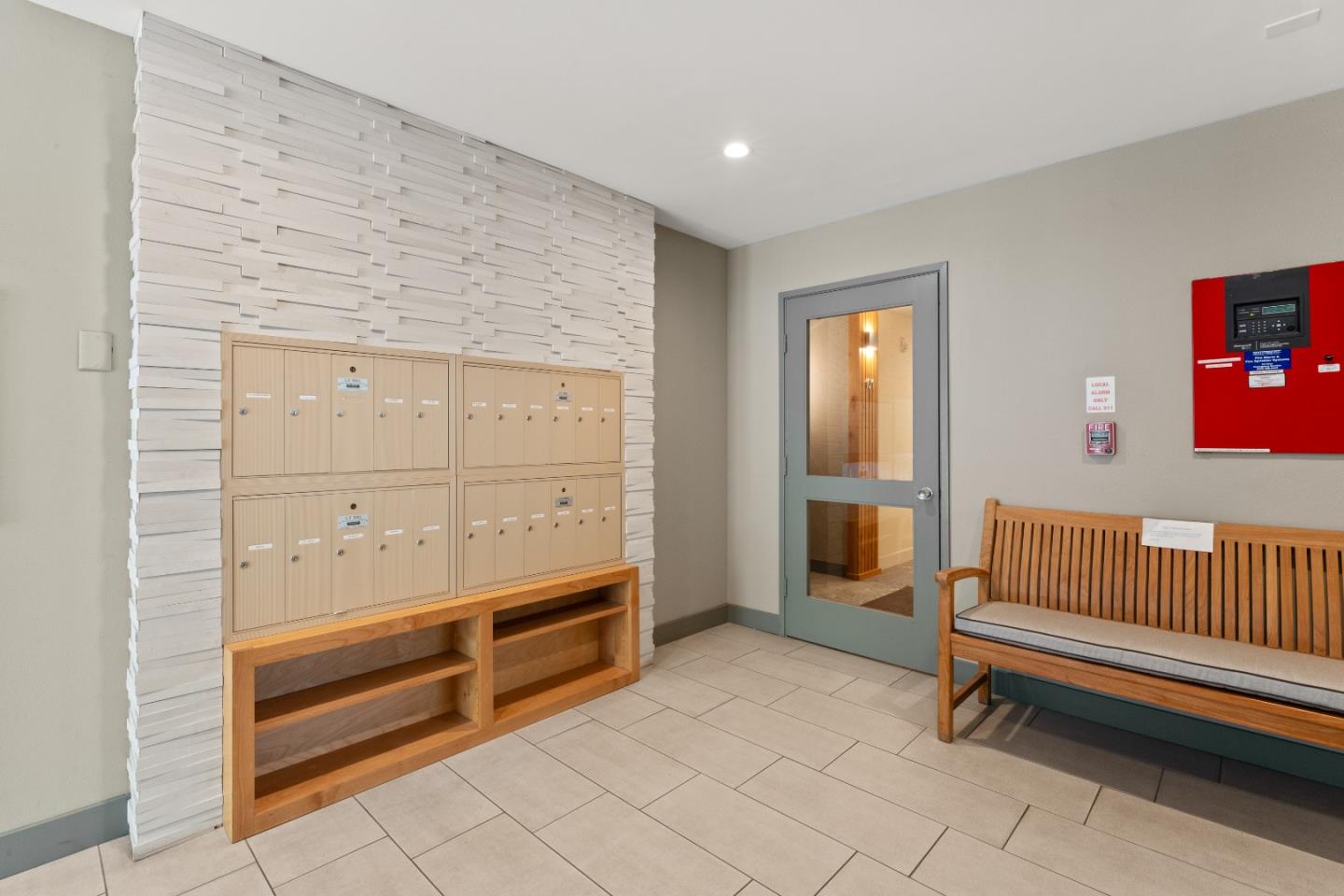 2140 Santa Cruz AVE A303