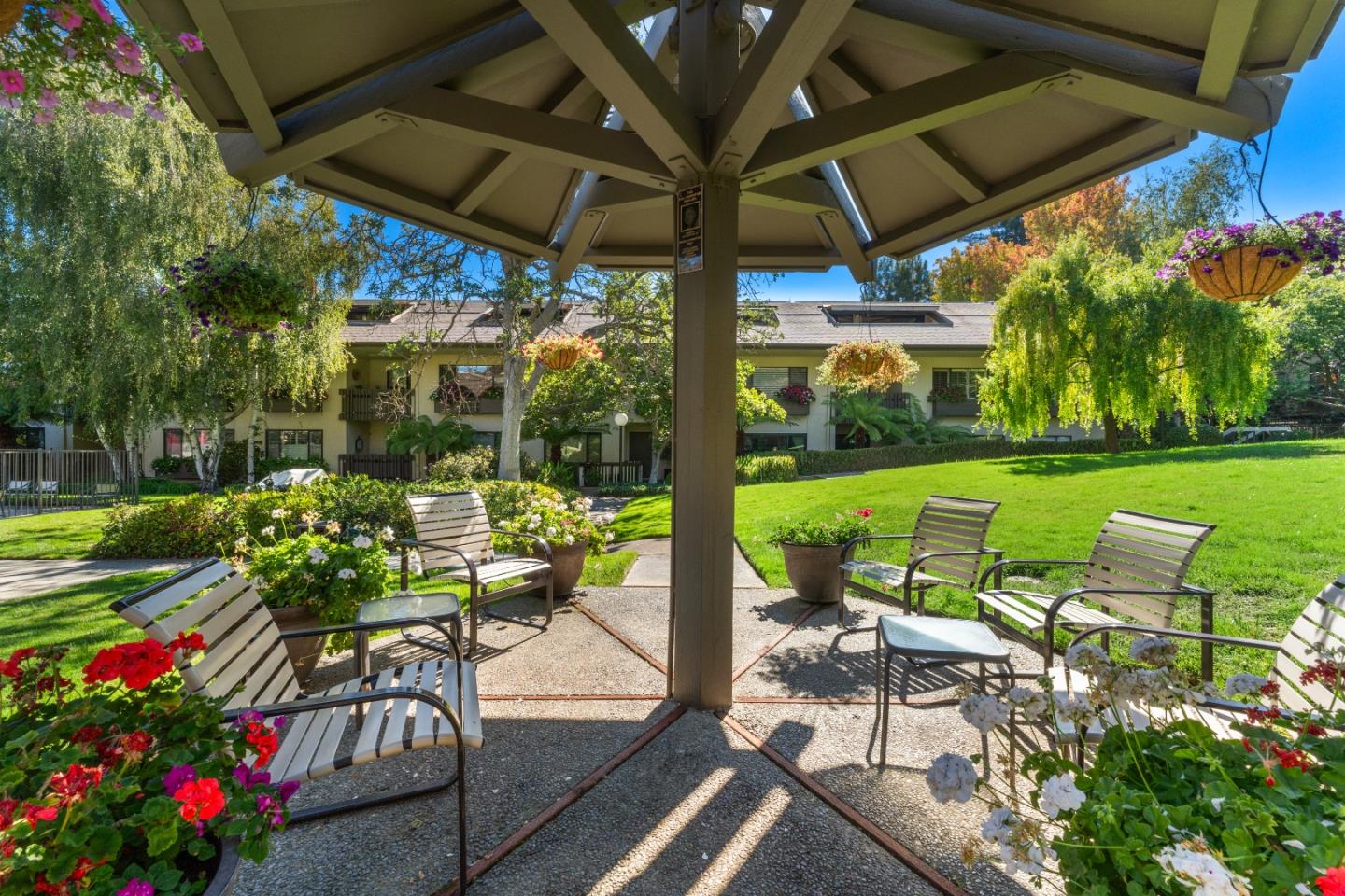 2140 Santa Cruz AVE A303