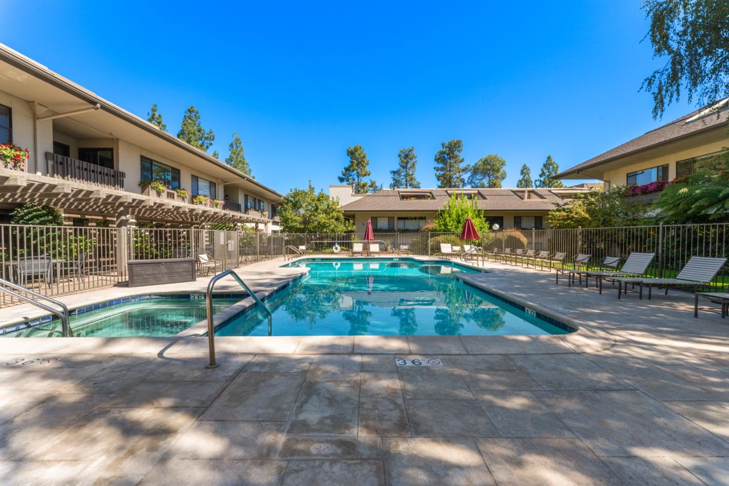 2140 Santa Cruz AVE A303