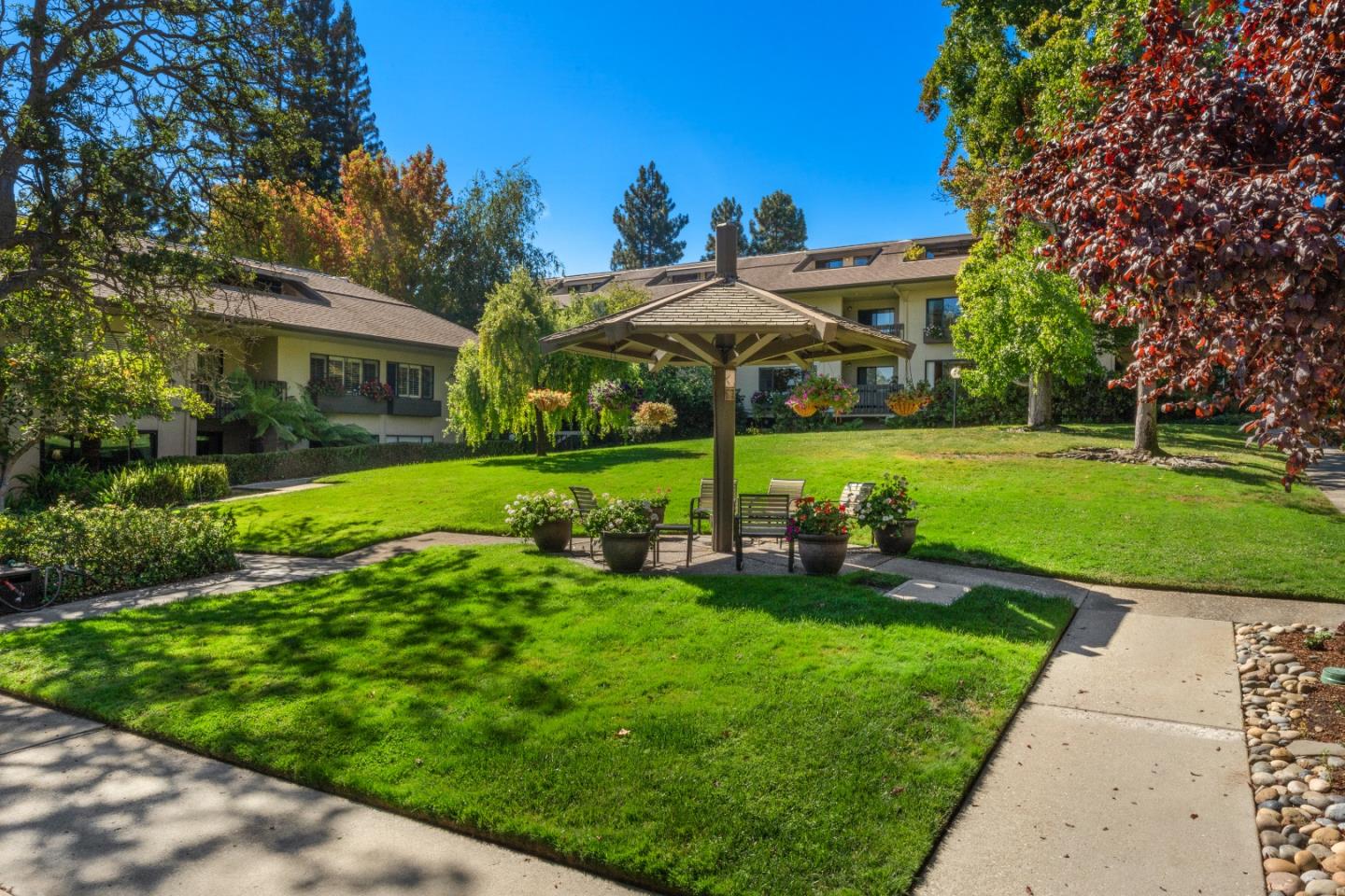 2140 Santa Cruz AVE A303