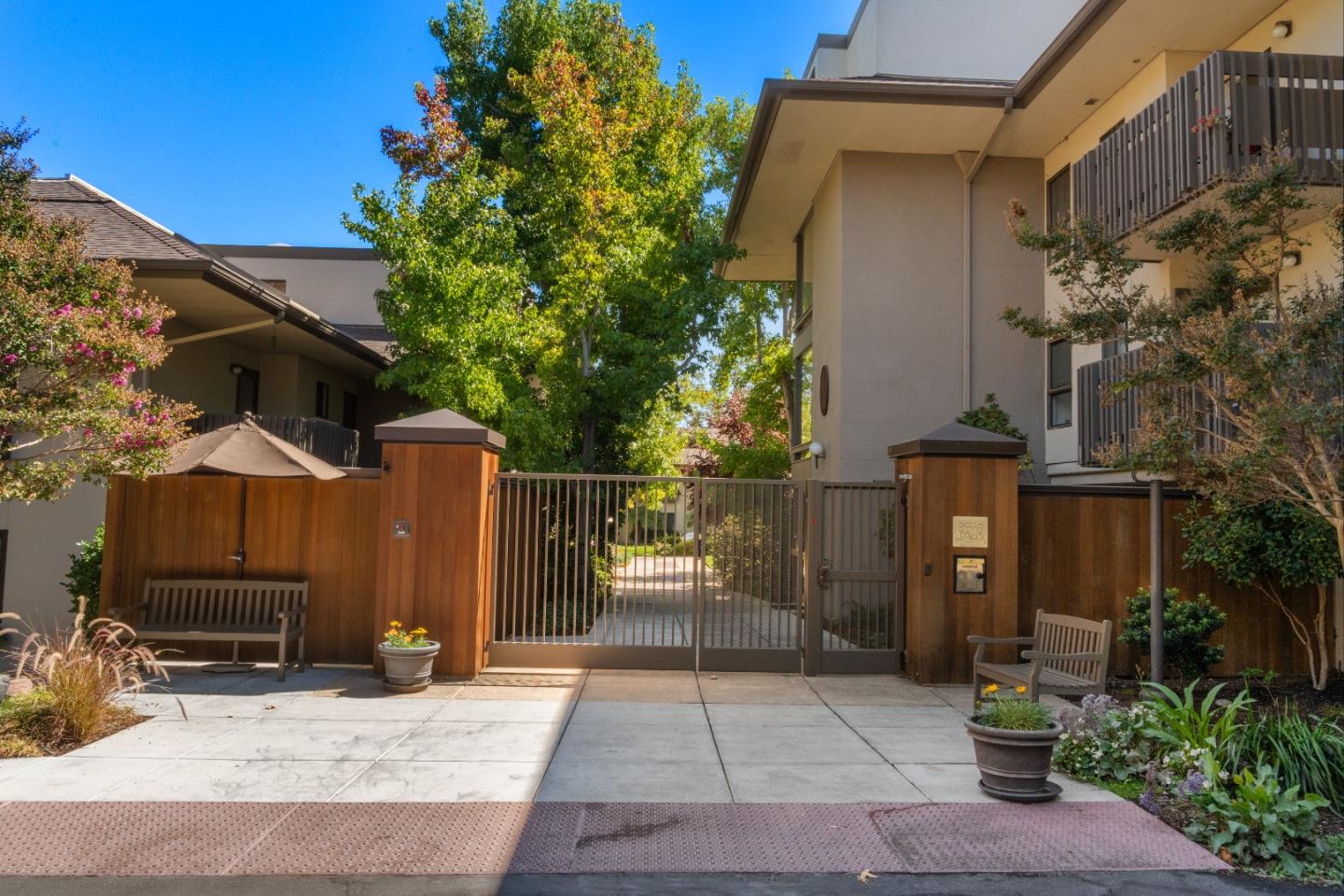 2140 Santa Cruz AVE A303
