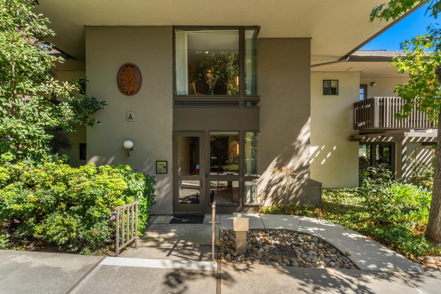 2140 Santa Cruz AVE A303