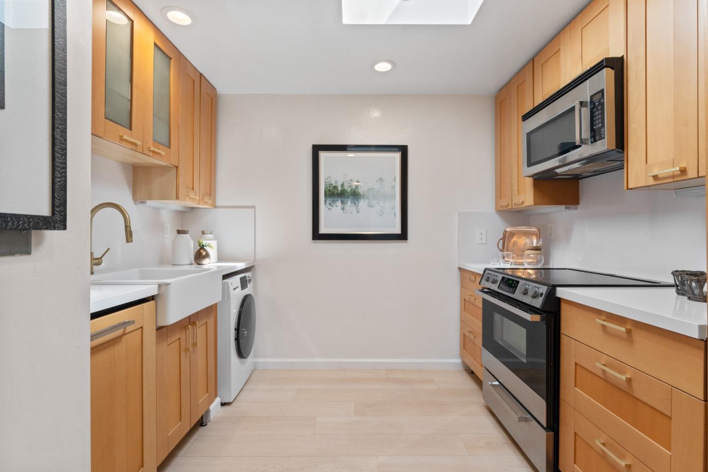 2140 Santa Cruz AVE A303