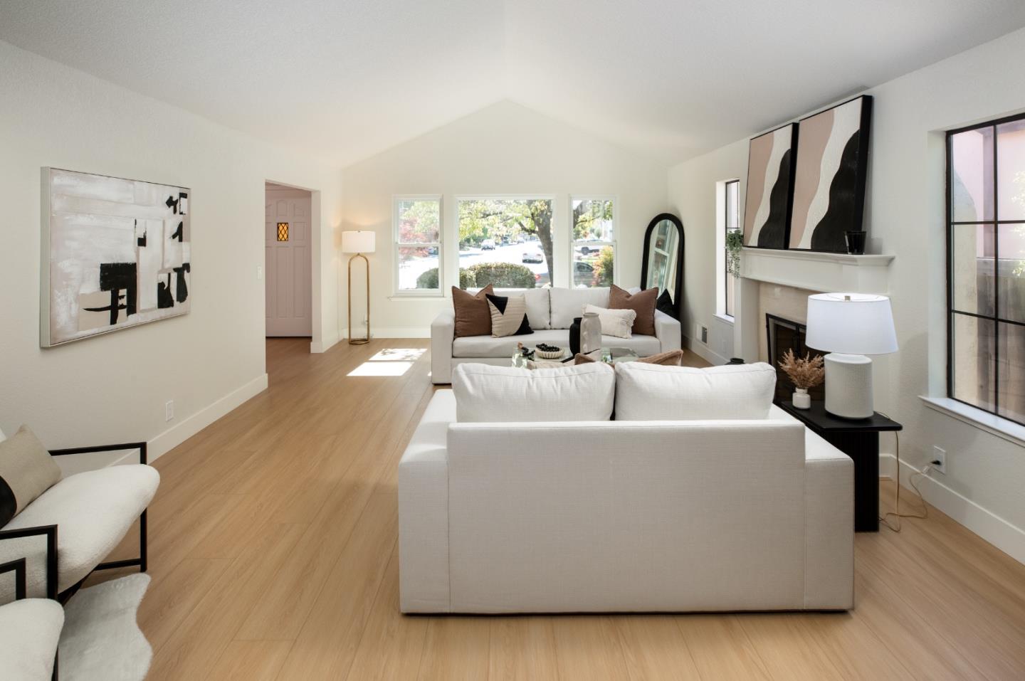 867 Norfolk Pine AVE