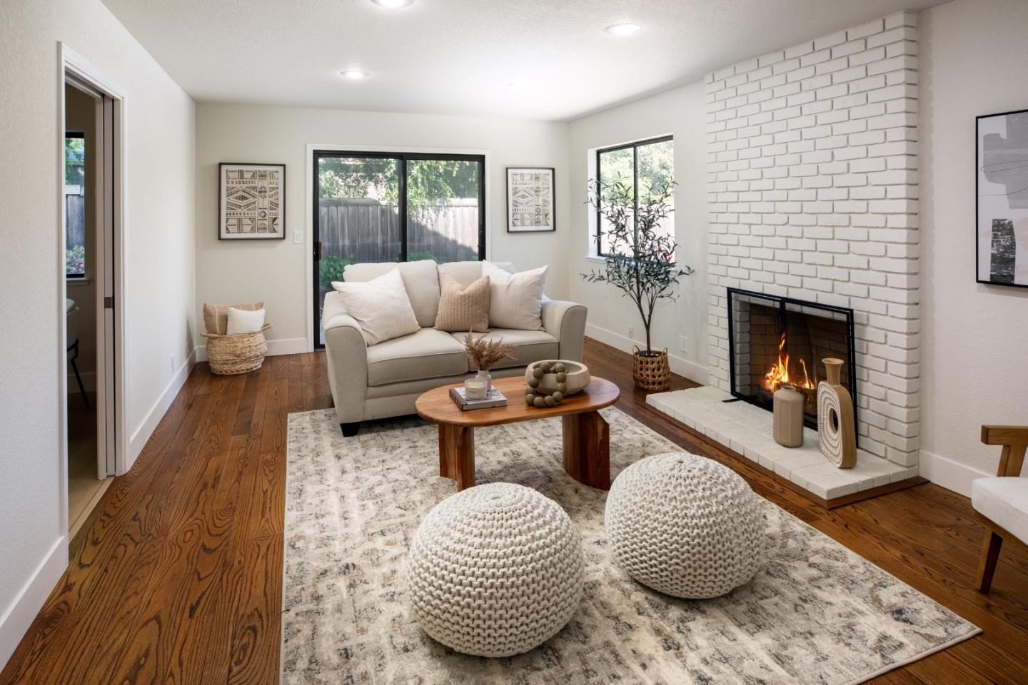 867 Norfolk Pine AVE