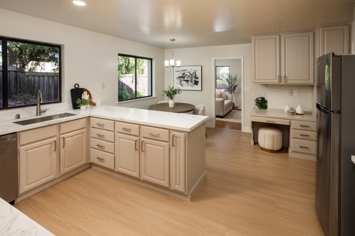 867 Norfolk Pine AVE