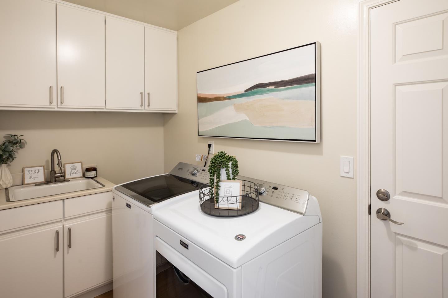 867 Norfolk Pine AVE