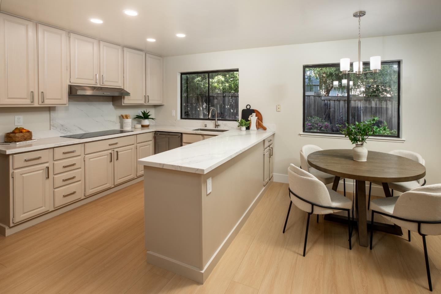 867 Norfolk Pine AVE