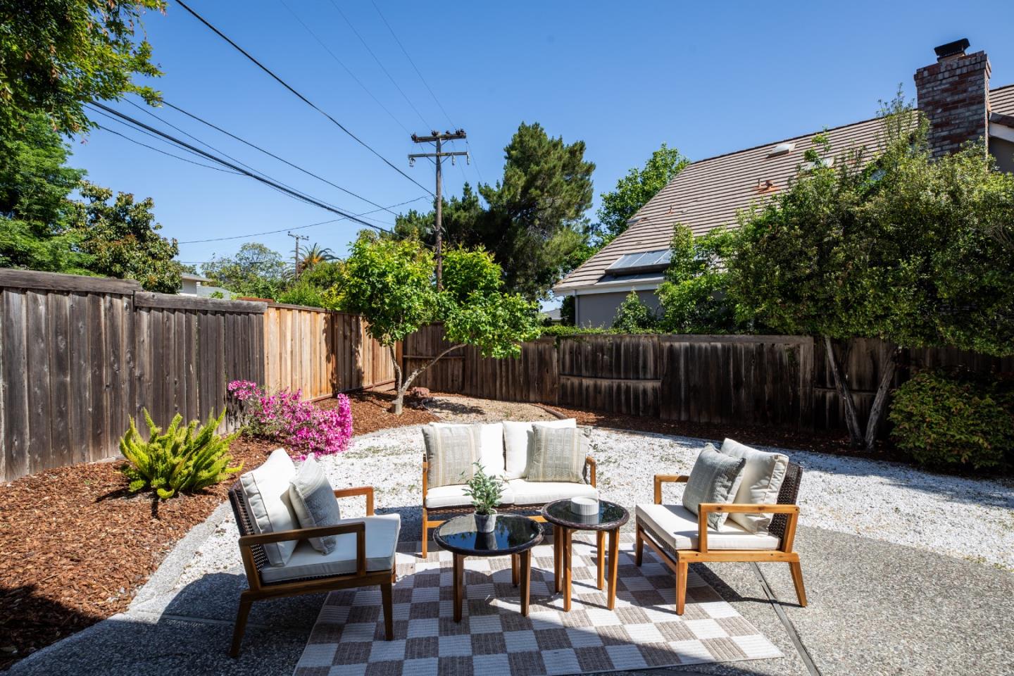 867 Norfolk Pine AVE