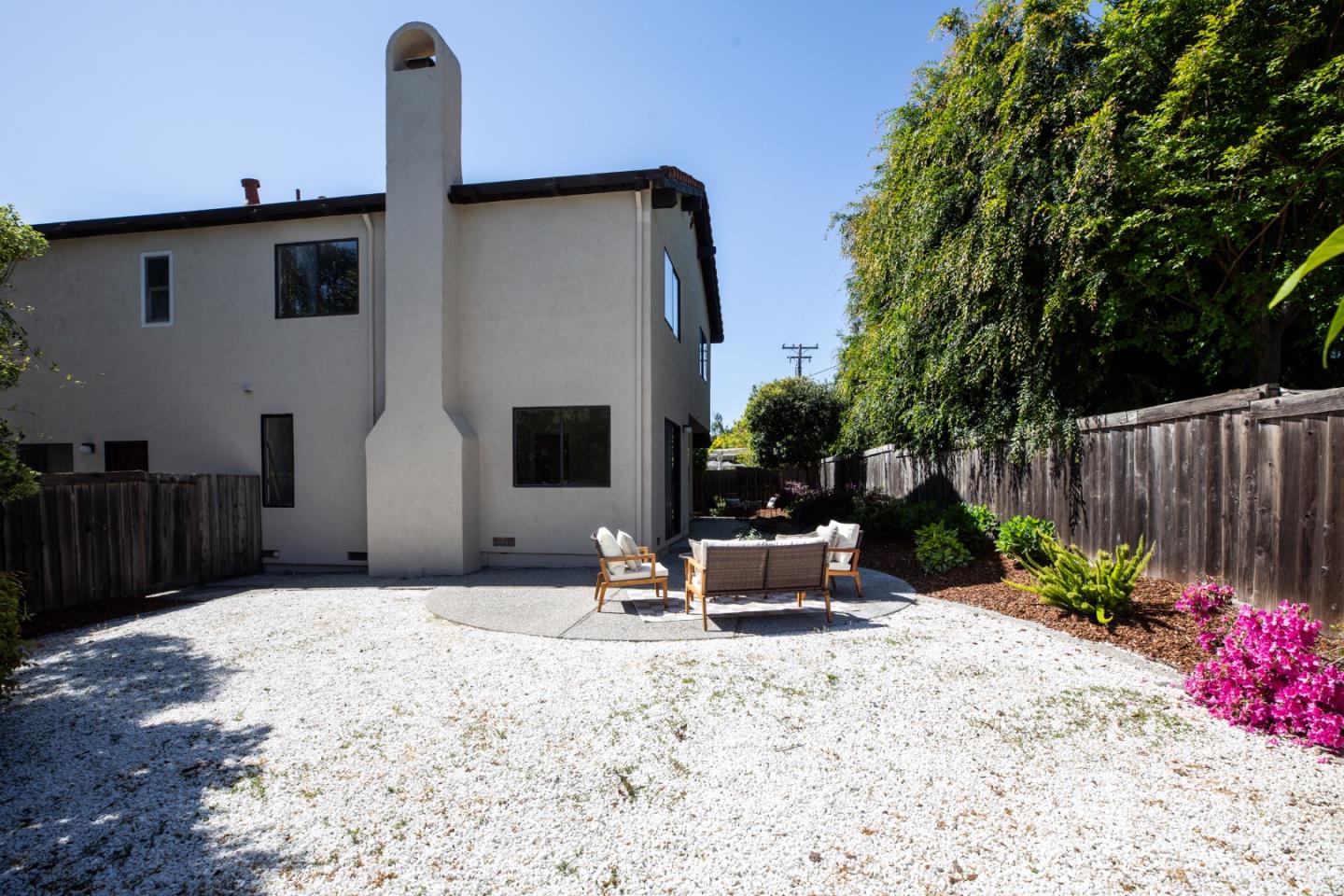 867 Norfolk Pine AVE