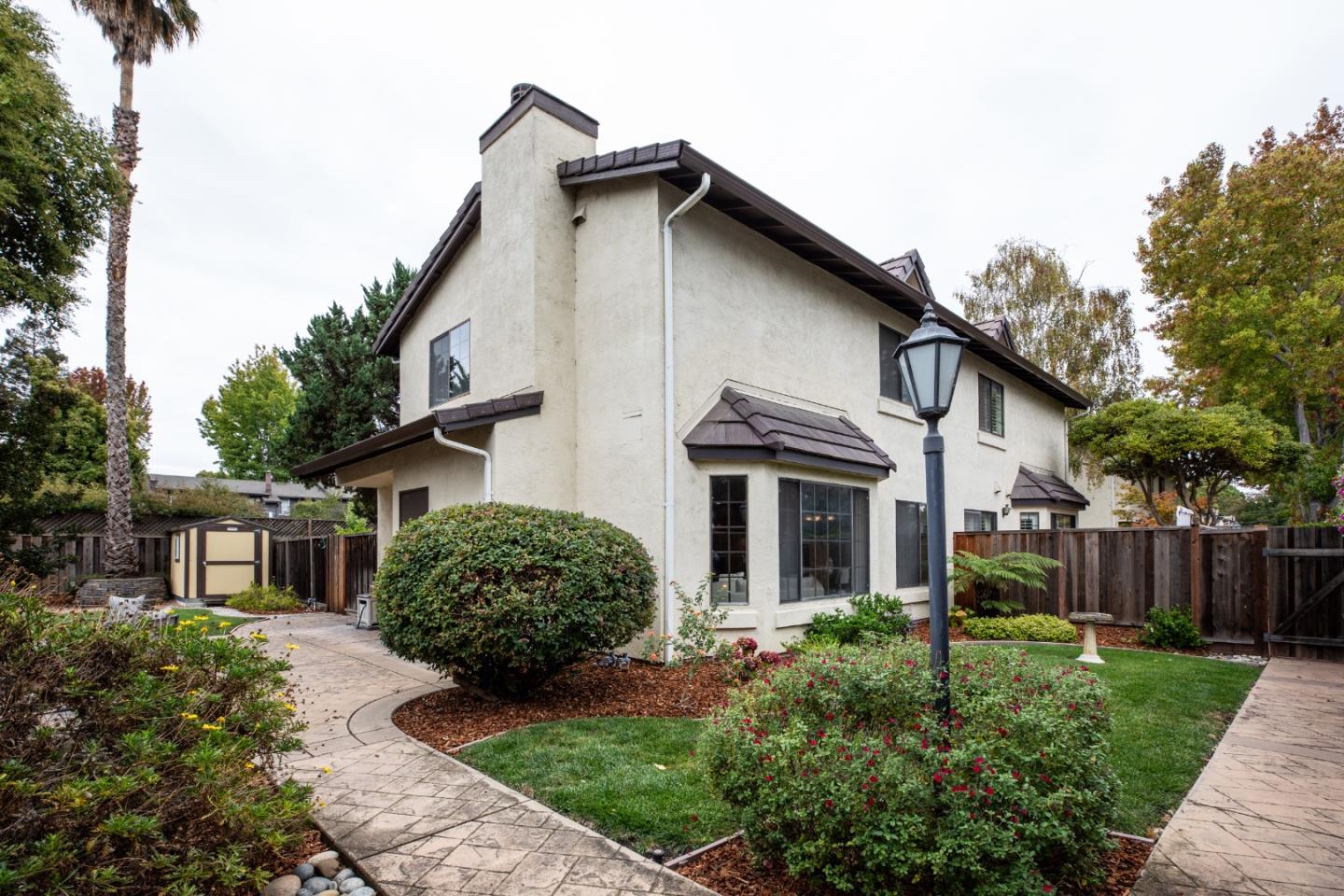 347 Sierra Vista Avenue 10