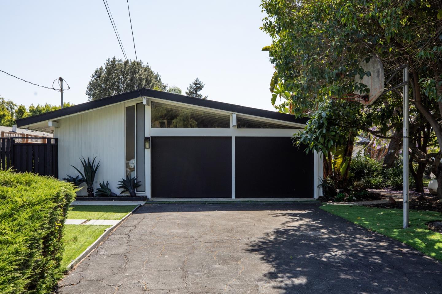 774 Betty CT