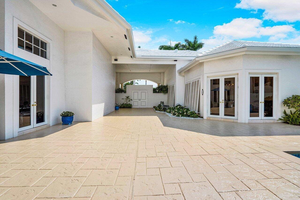 5816 Vintage Oaks Circle