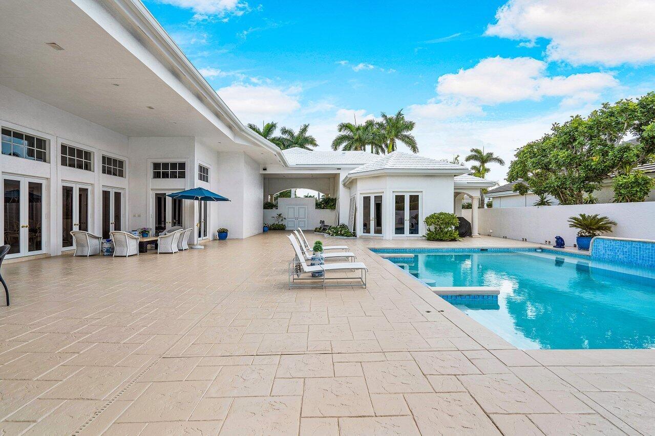 5816 Vintage Oaks Circle