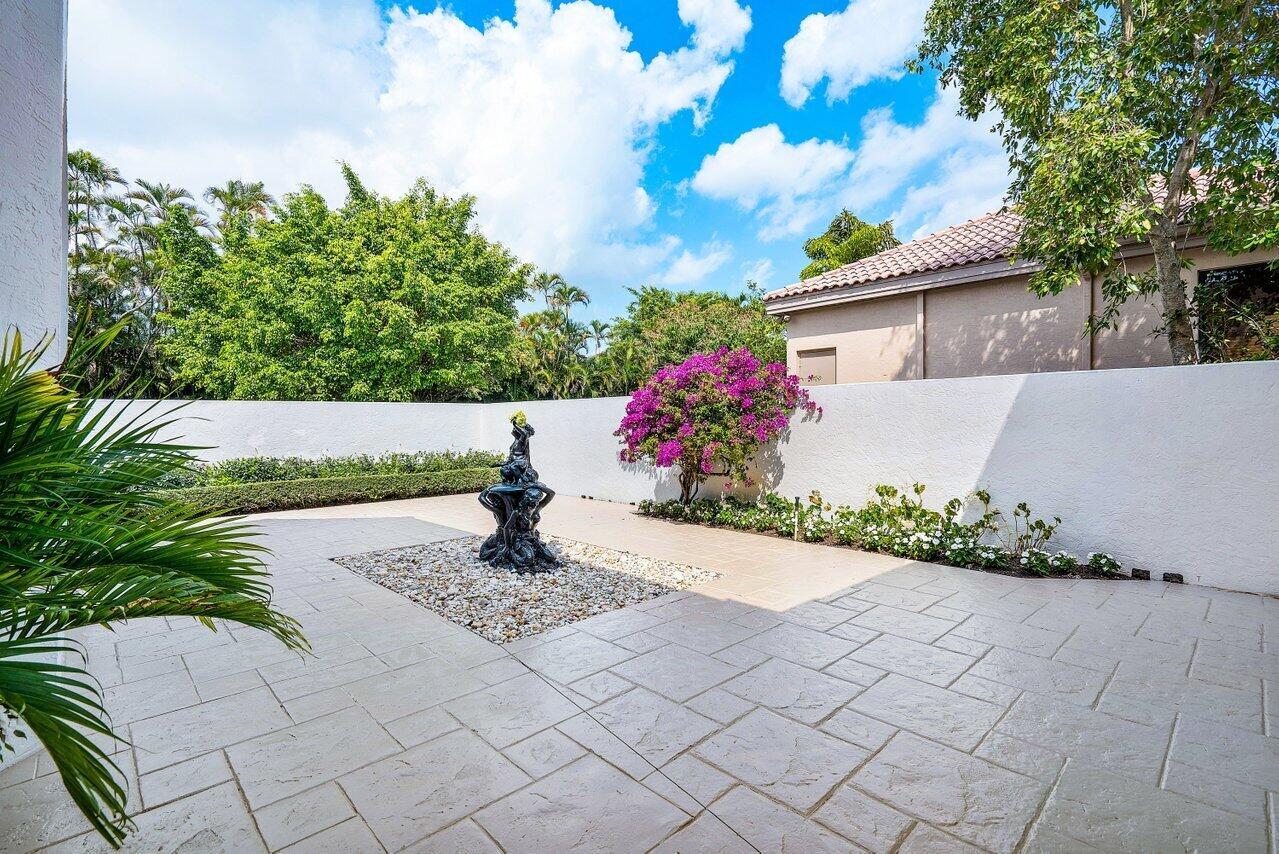 5816 Vintage Oaks Circle