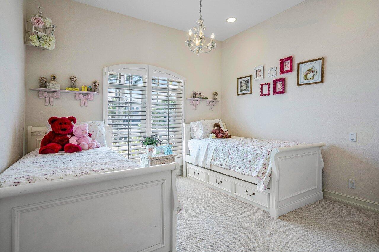 5816 Vintage Oaks Circle