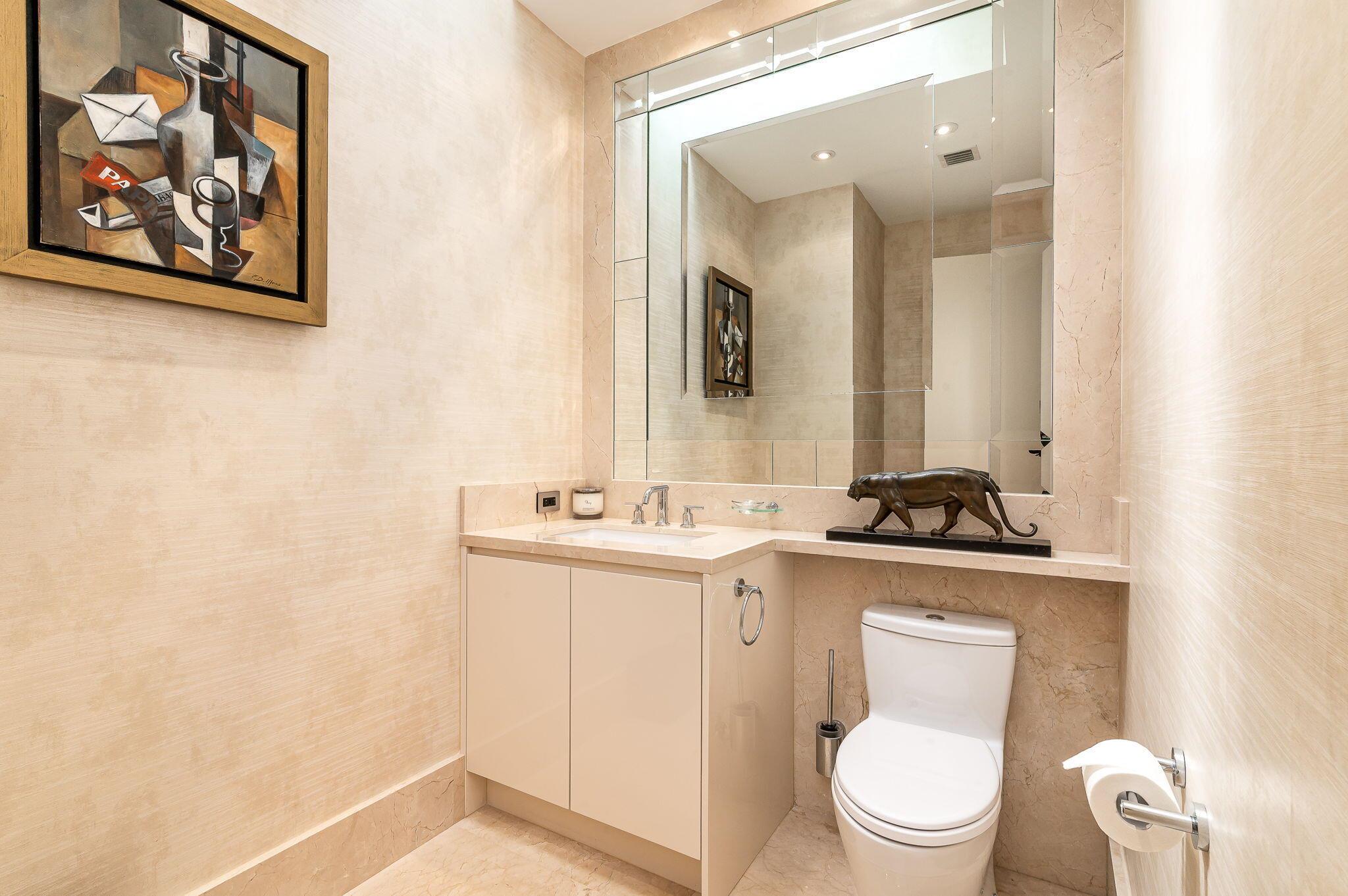 5221 Deauville Circle