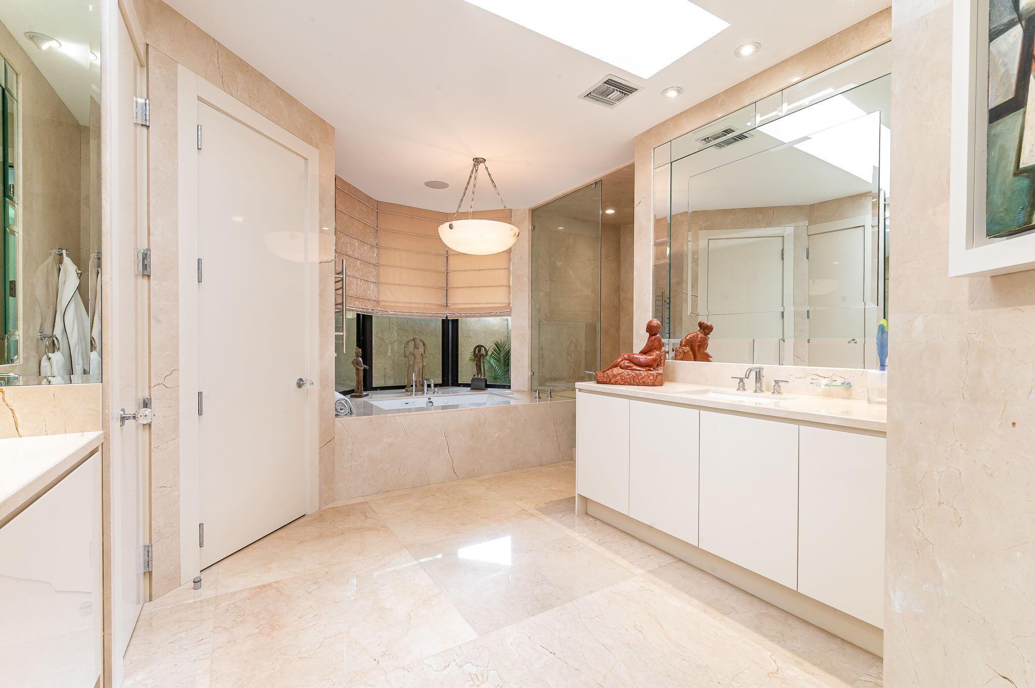 5221 Deauville Circle