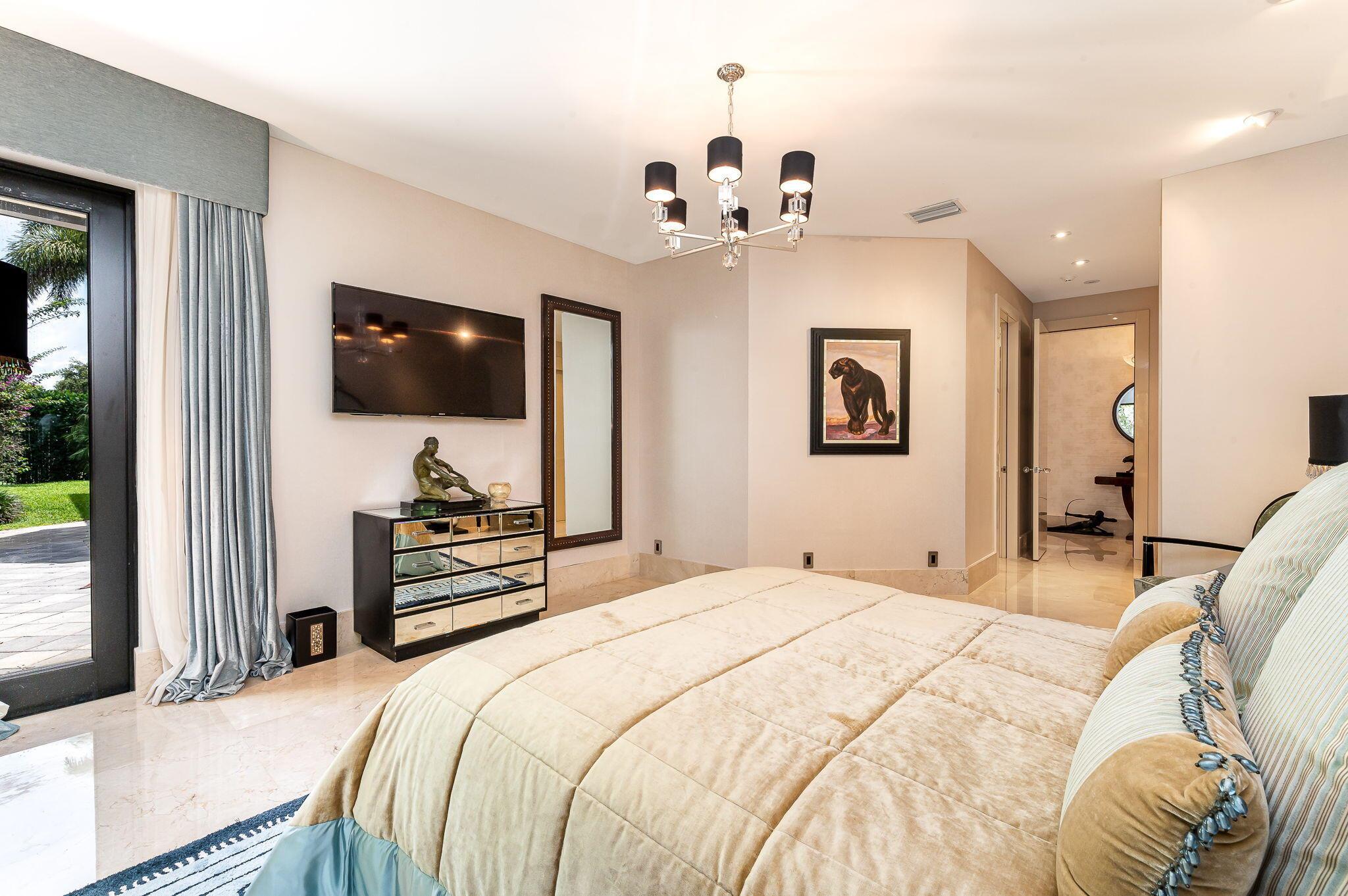 5221 Deauville Circle