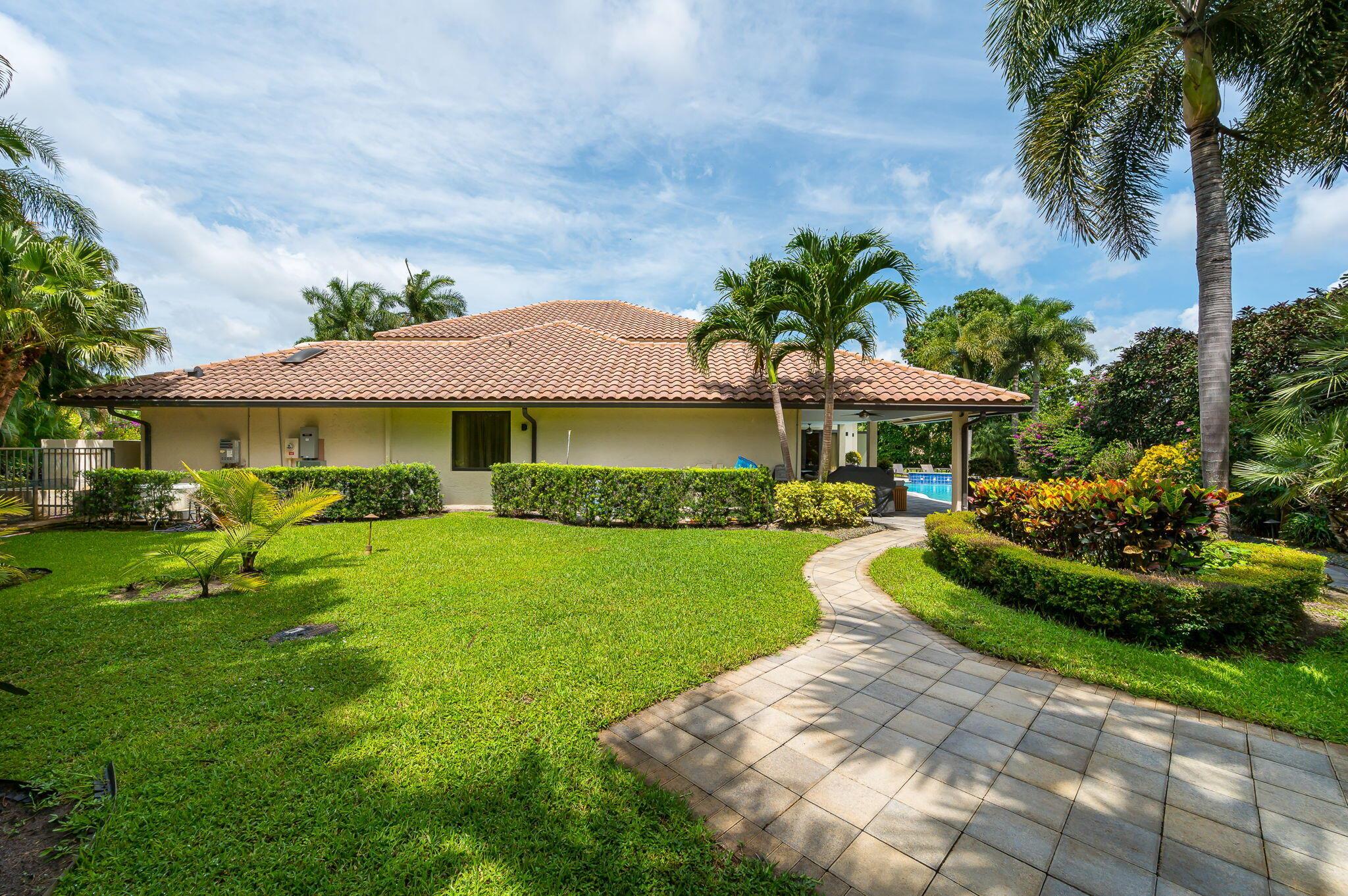 5221 Deauville Circle