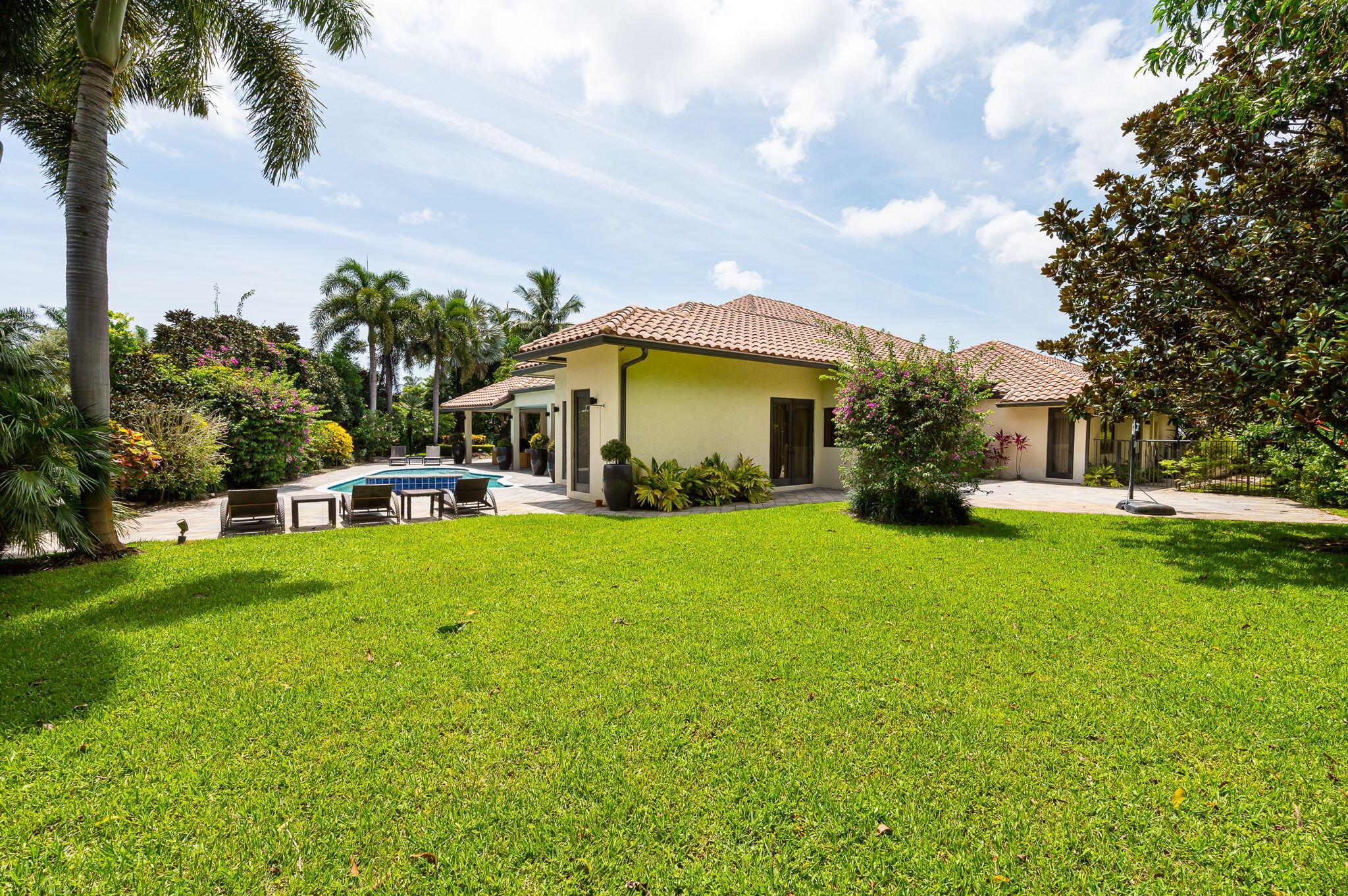 5221 Deauville Circle