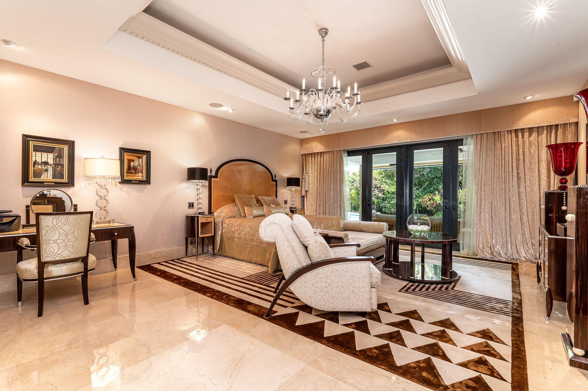 5221 Deauville Circle