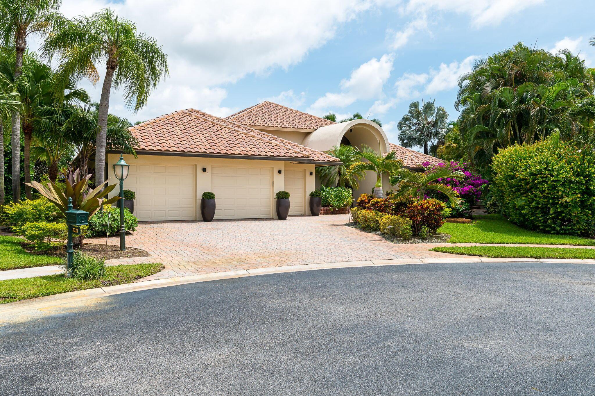 5221 Deauville Circle