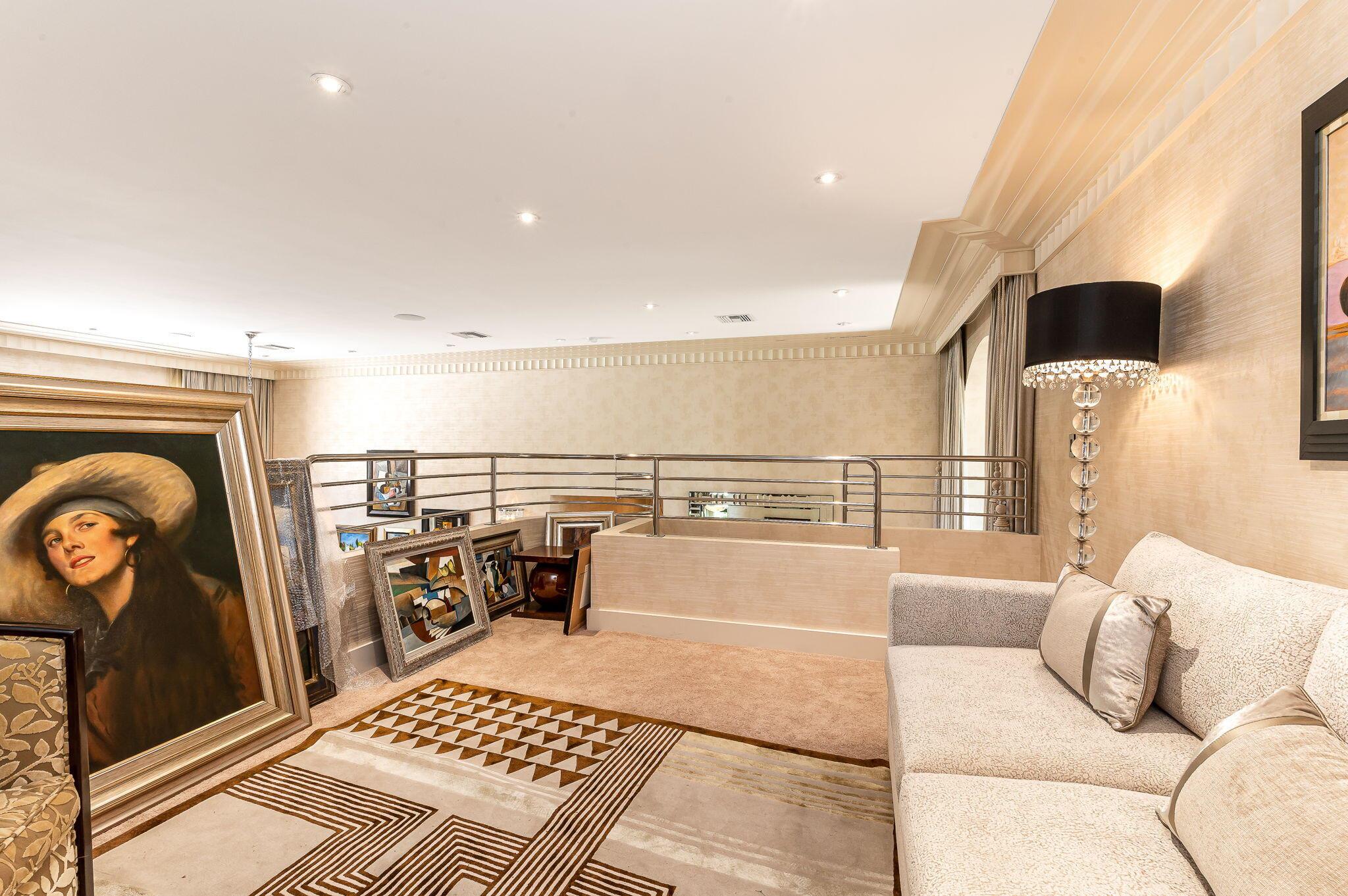 5221 Deauville Circle