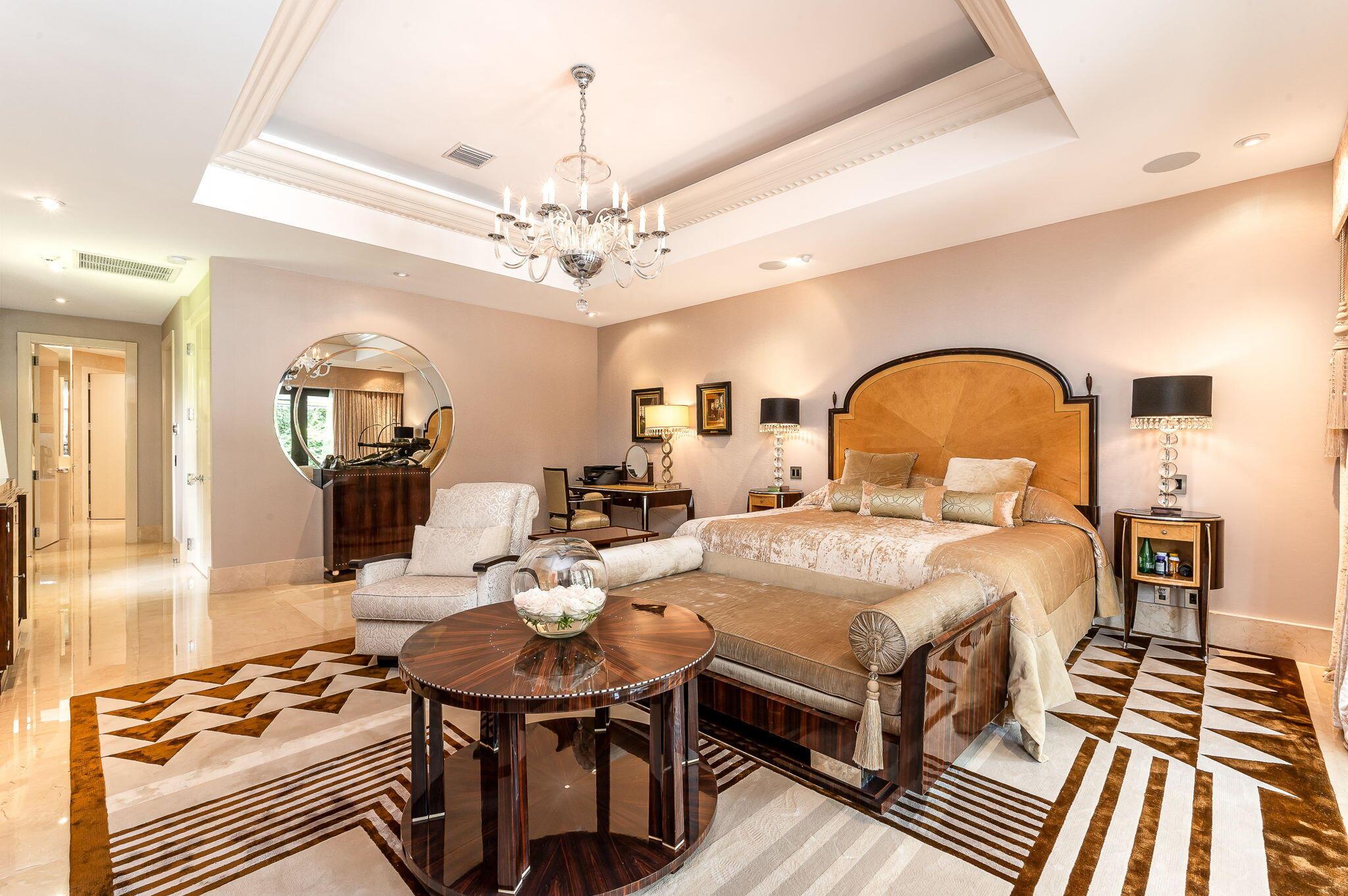 5221 Deauville Circle