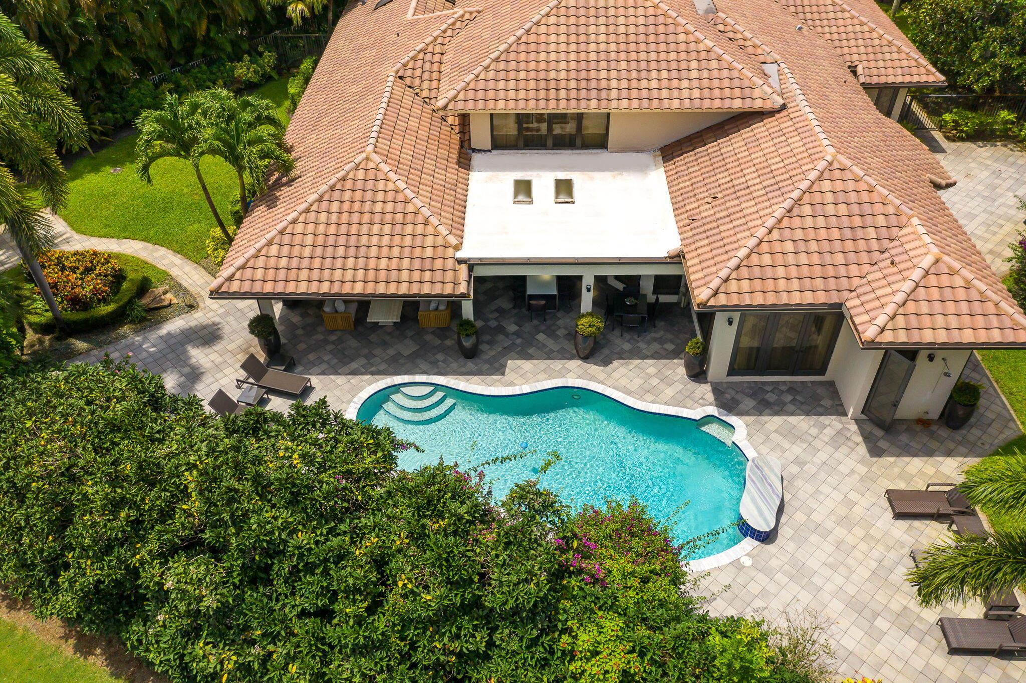 5221 Deauville Circle