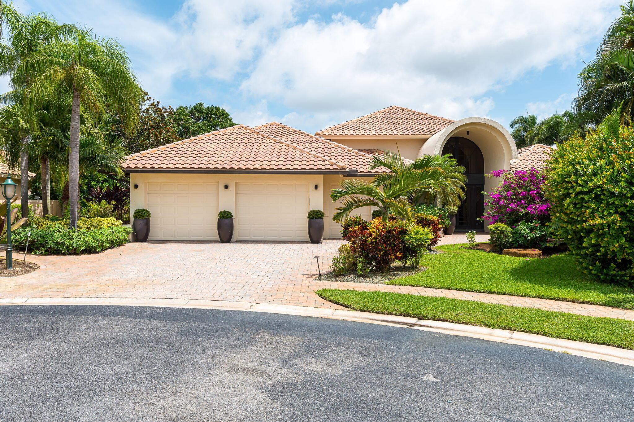 5221 Deauville Circle