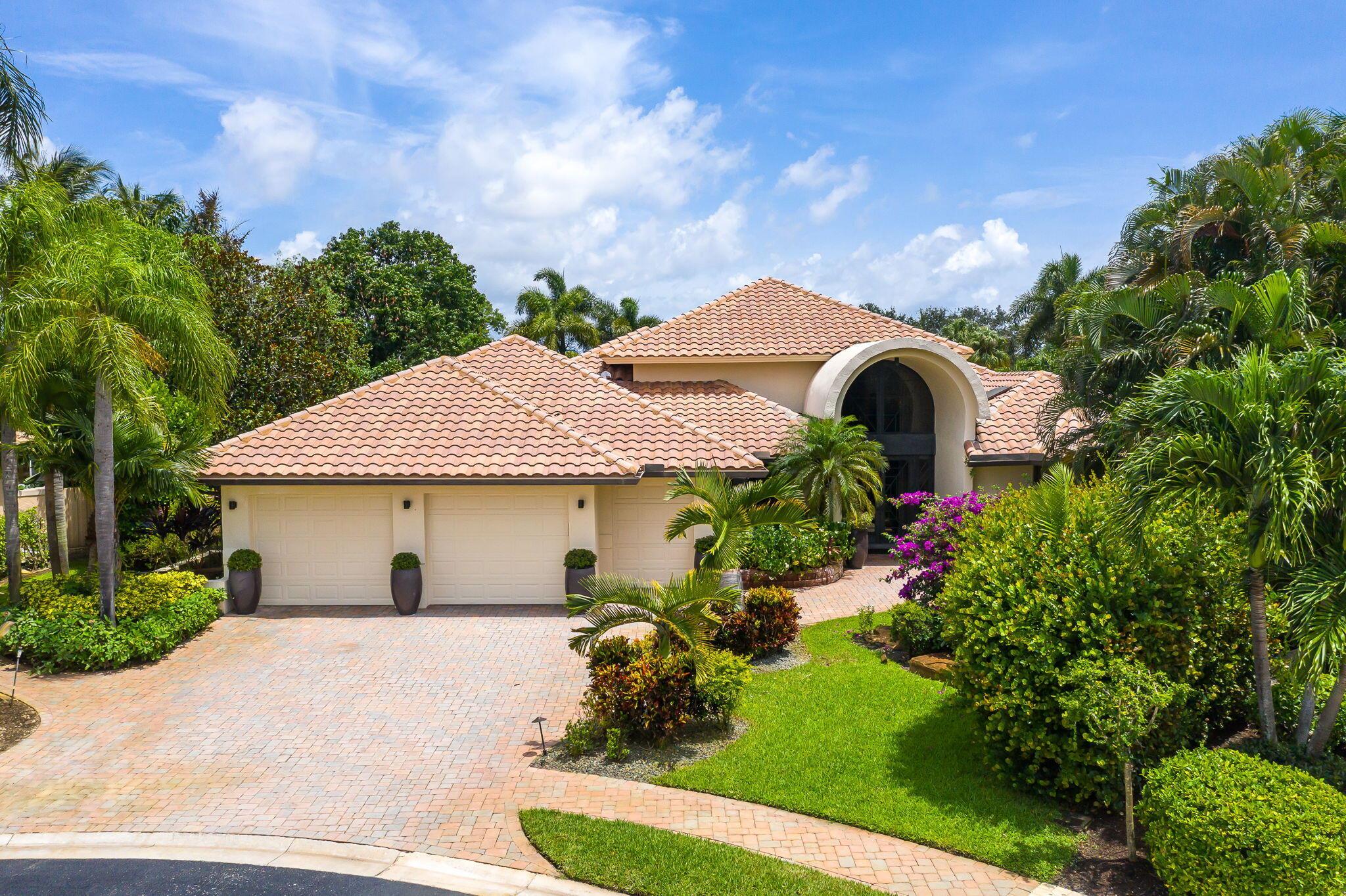 5221 Deauville Circle